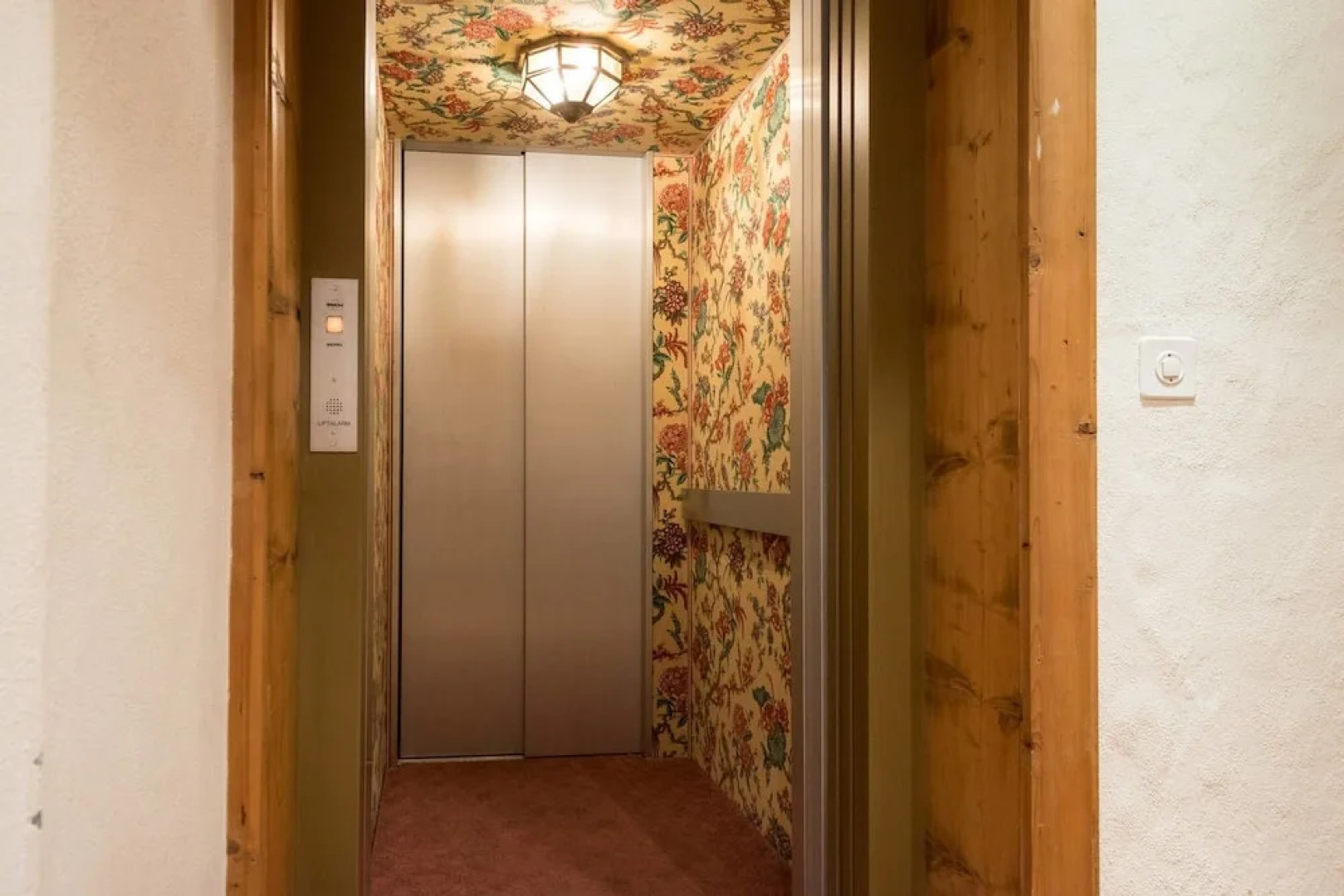 Big Luxurious Chalet in Schönried