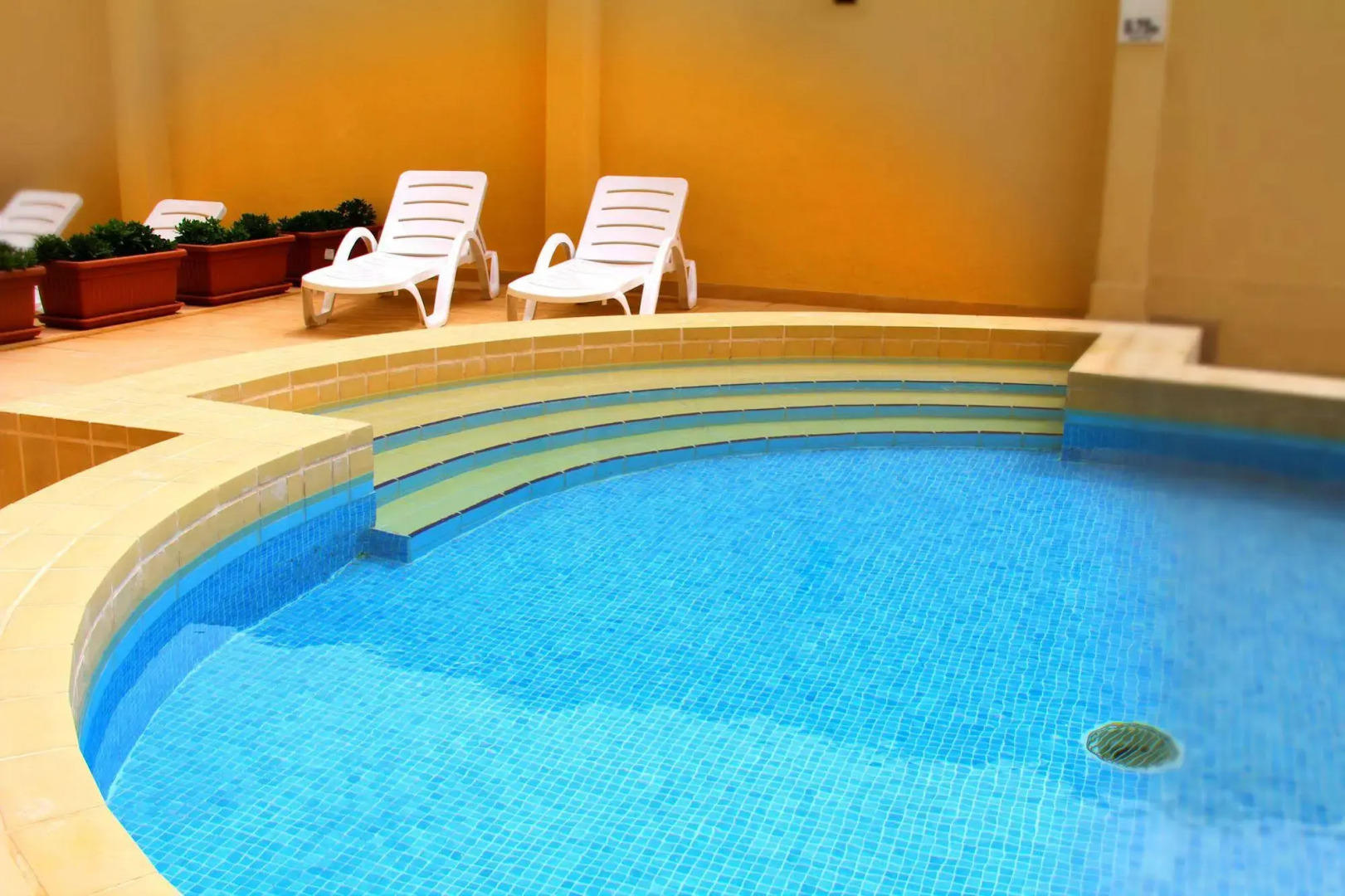 Mavina Hotel & Apartments