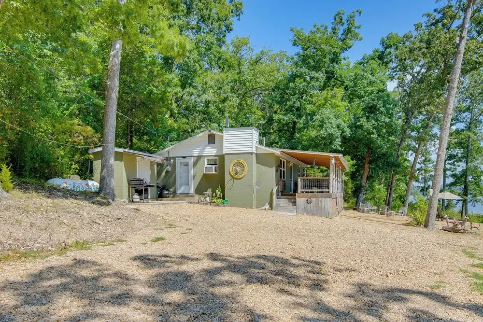 Waterfront Bull Shoals Lake Cabin w/ Deck + Views!