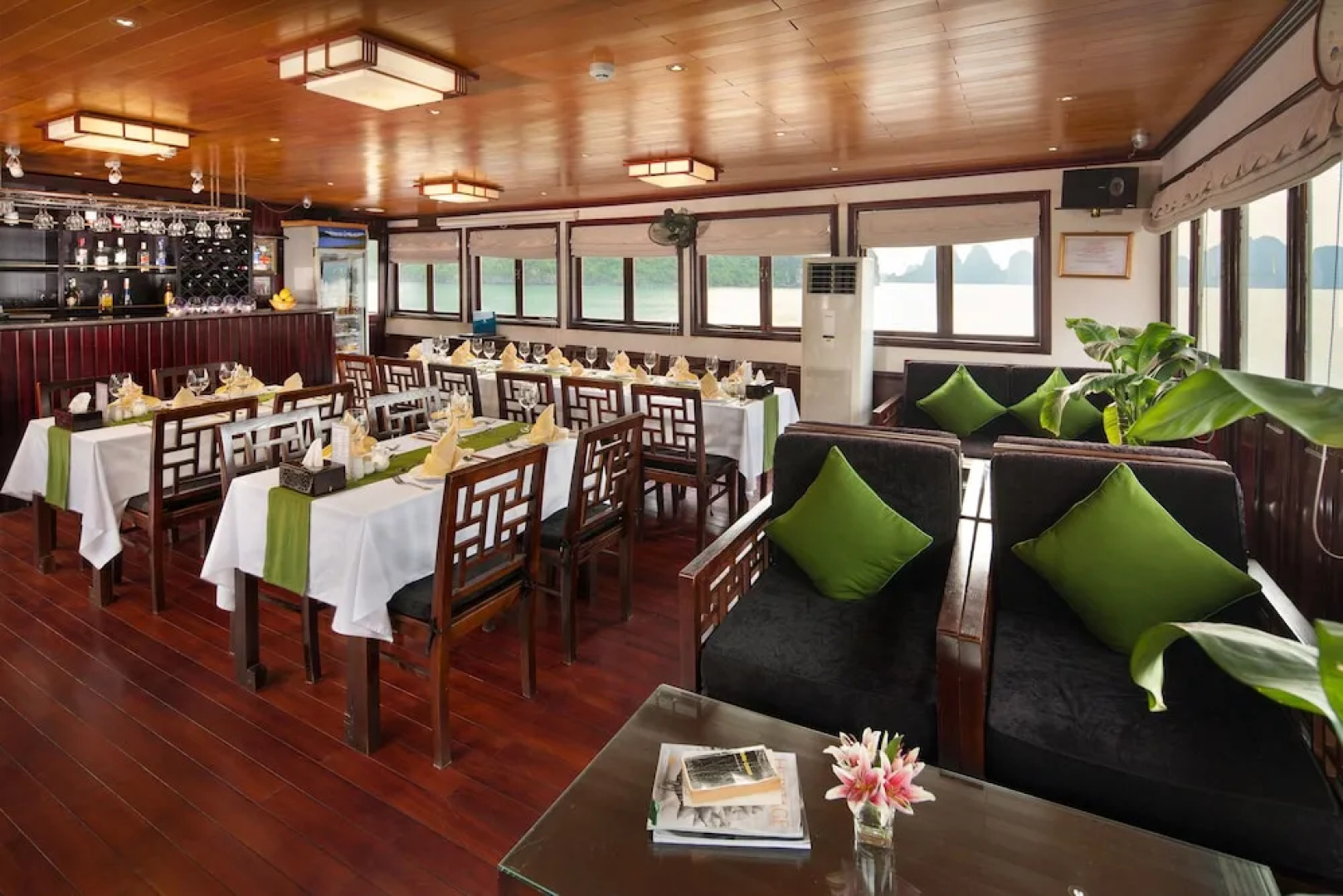 Garden Bay Premium Cruise