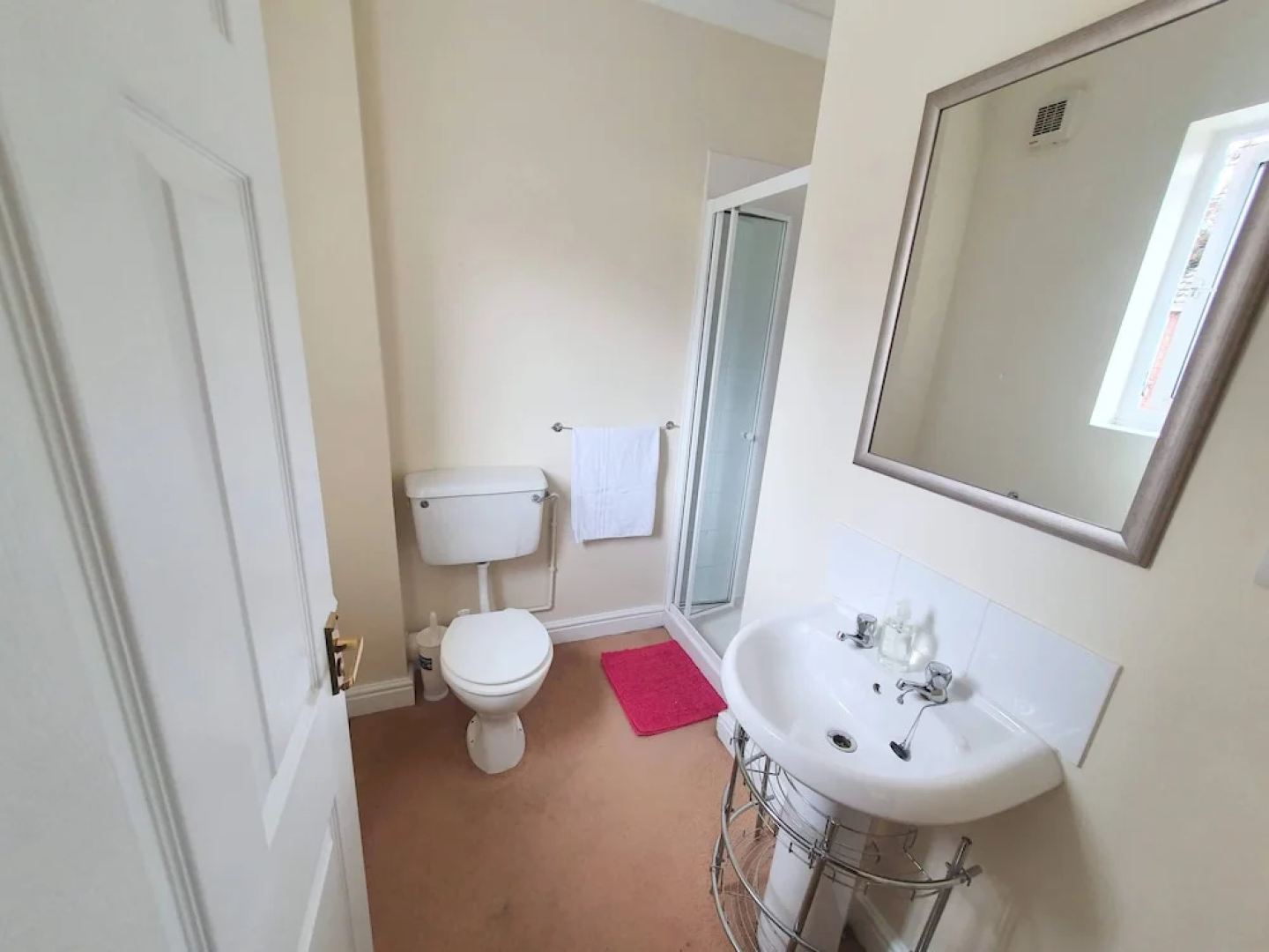 2-bedroom House Near Town With Superfast Wi-fi