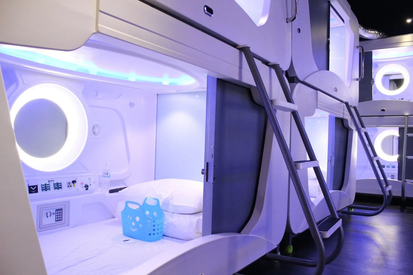 Heybear Capsule Hotel