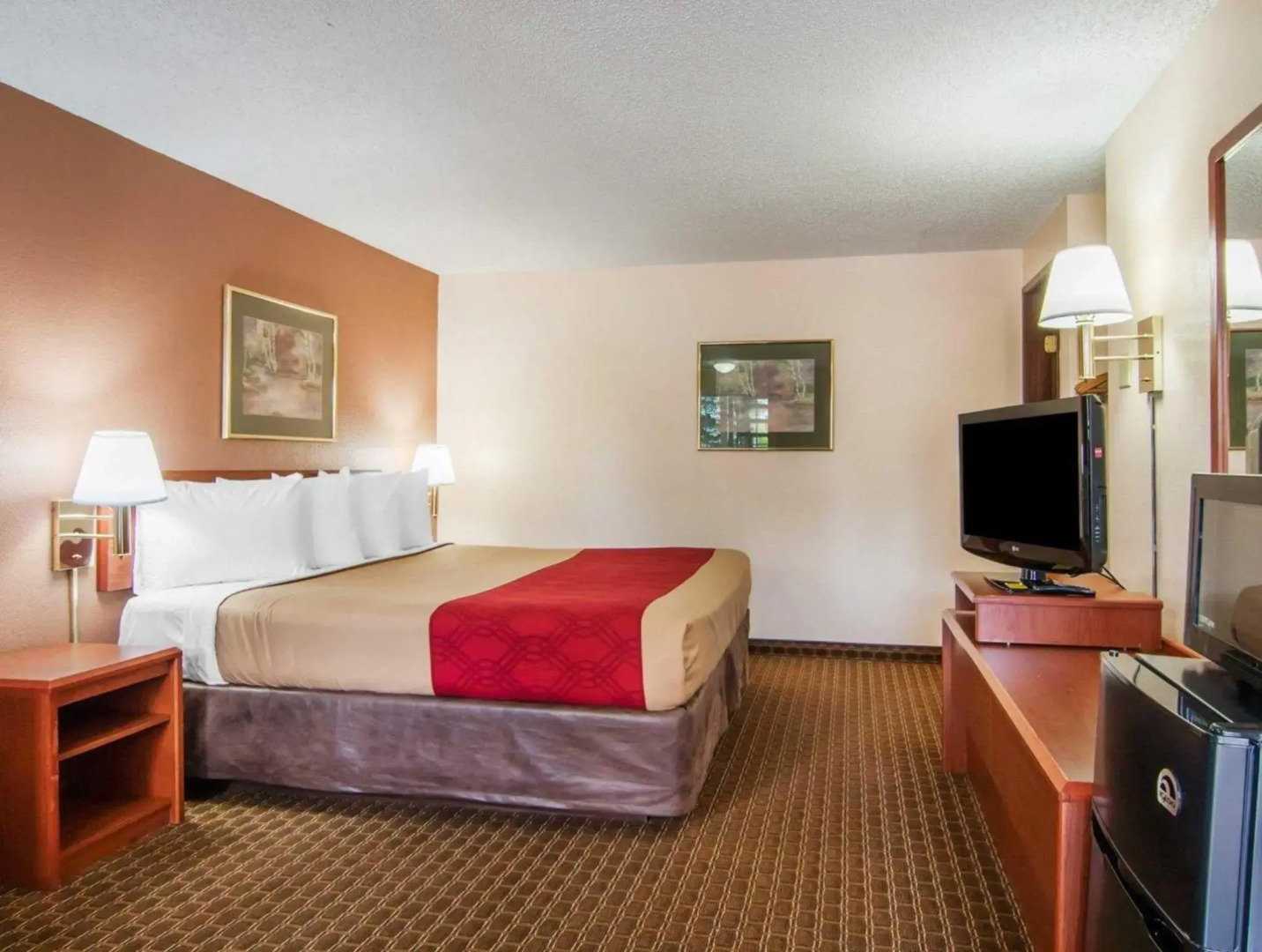 Econo Lodge Inn & Suites Hillsboro - Portland West