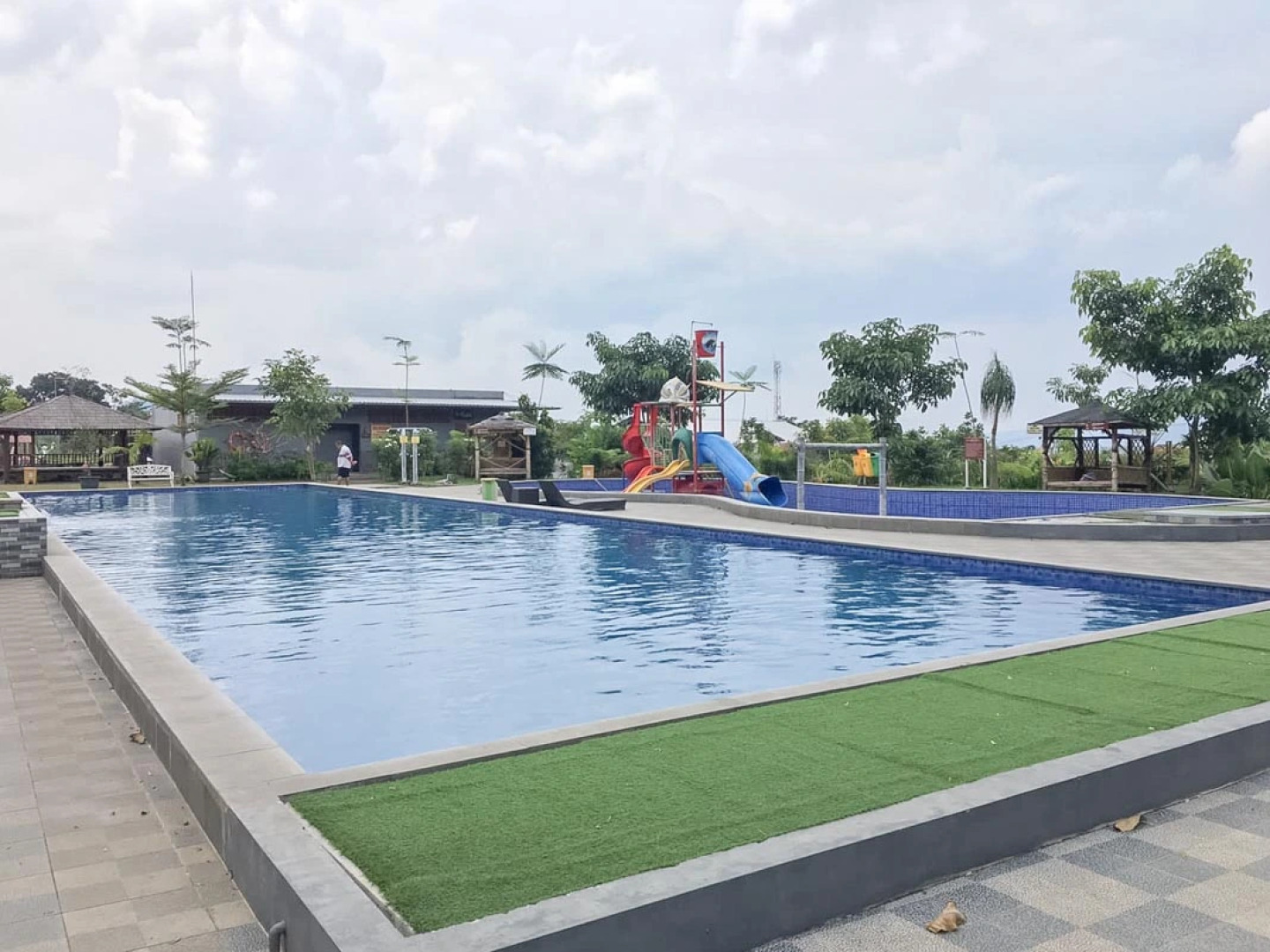 RedDoorz near Wisata Paribendo Lawang