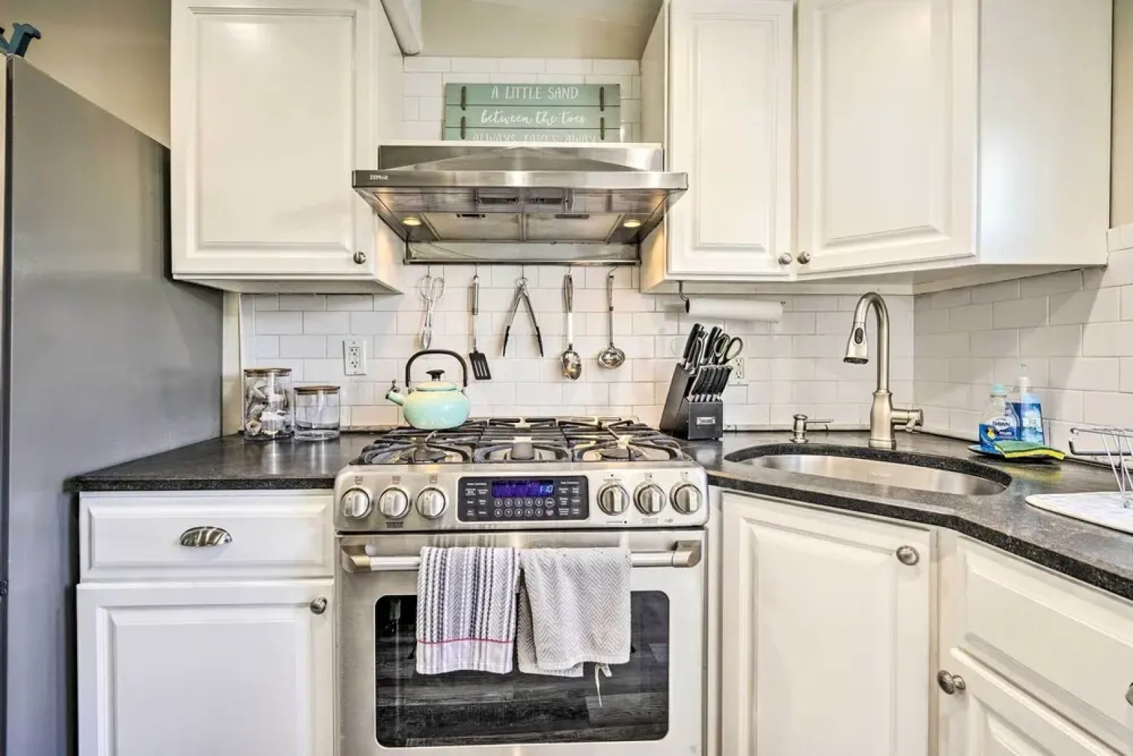 Belmar Cottage w/ Deck & Fire Pit!