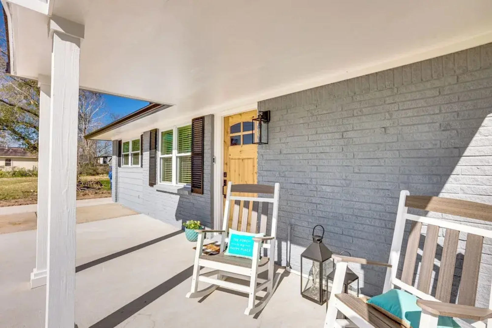 Pet-friendly Tomball Cottage: Steps to Downtown!