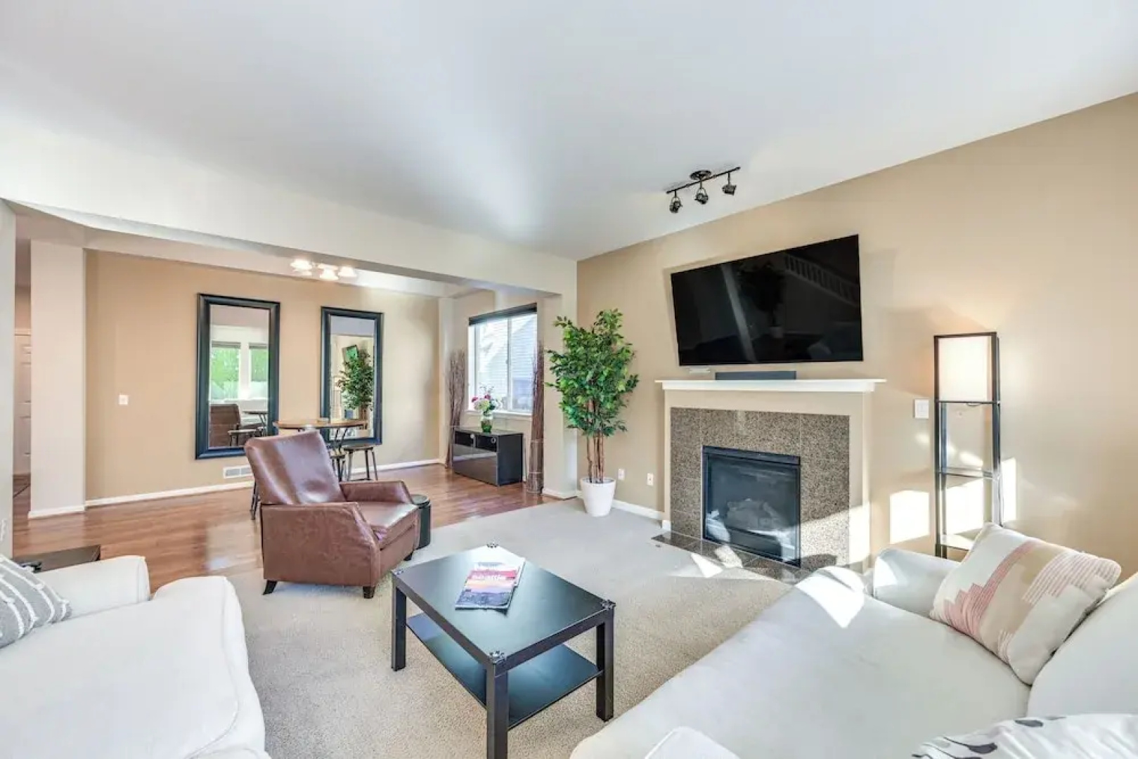 Spacious Kent Home Near Seatac Airport w/ Patio