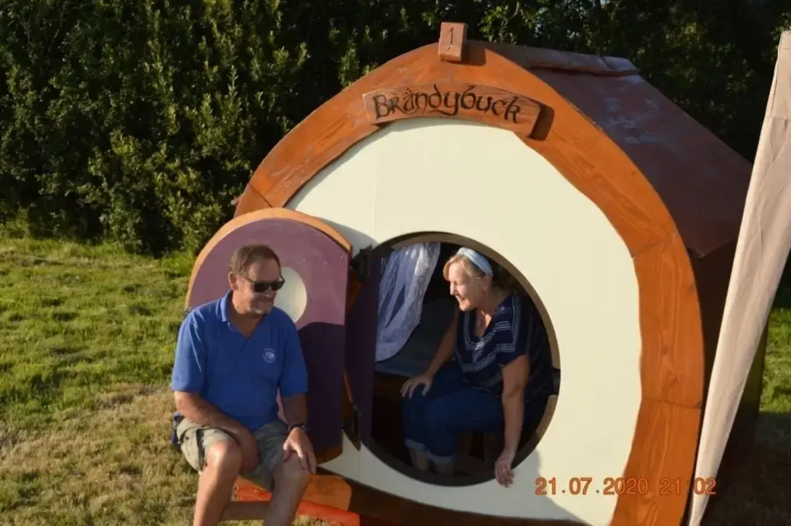 Secluded Meadow, Unique Shire Hut, Perfect Camping