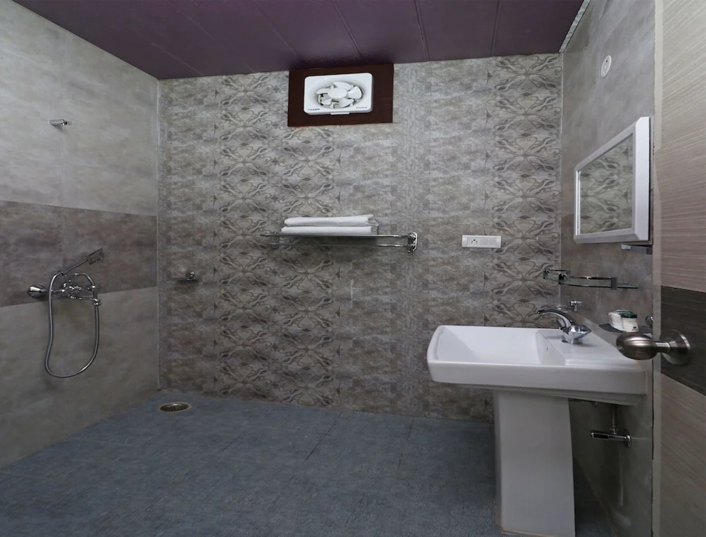 OYO 11876 Rock Resort