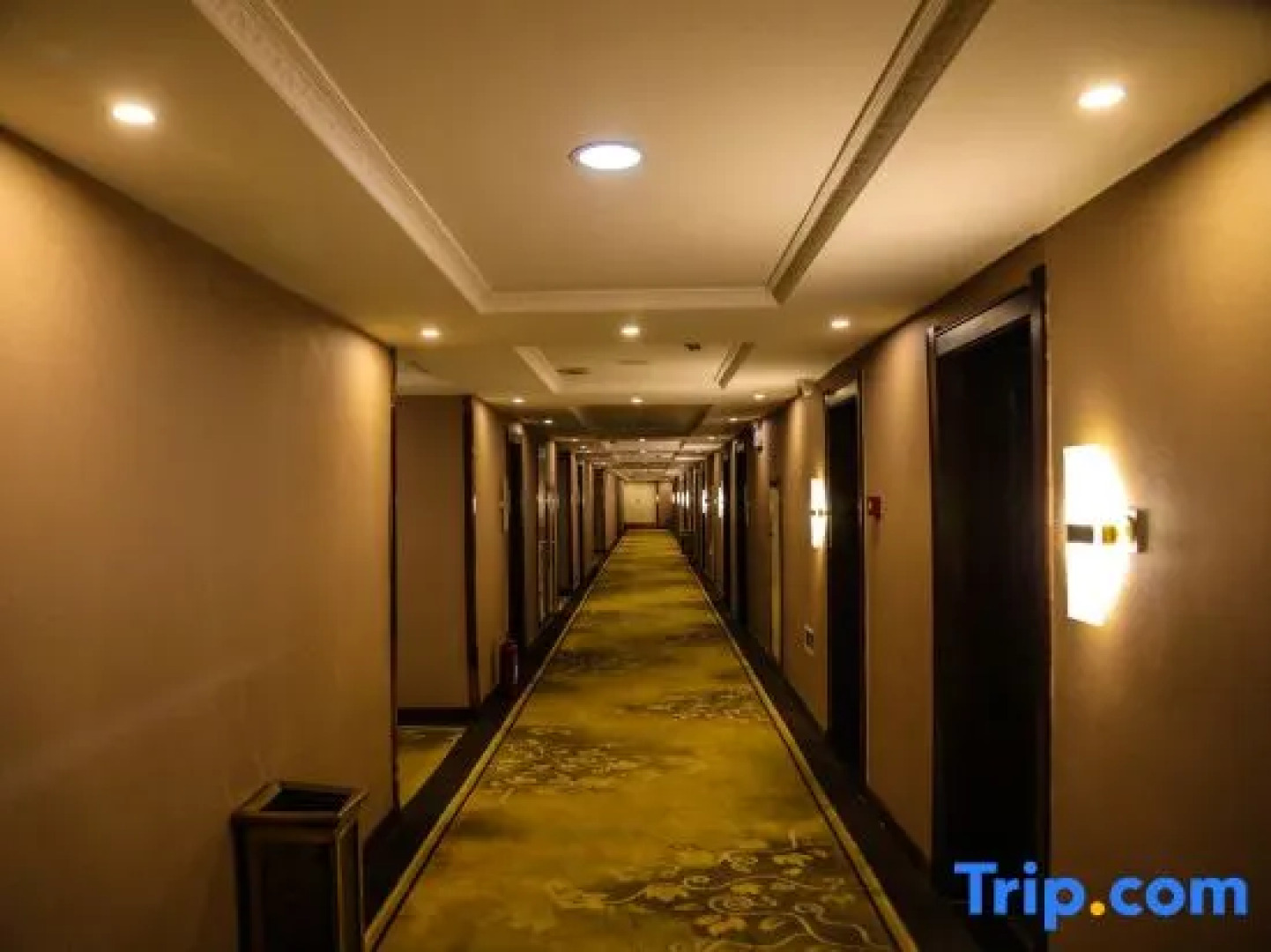 Yushu jiegu temple hotel