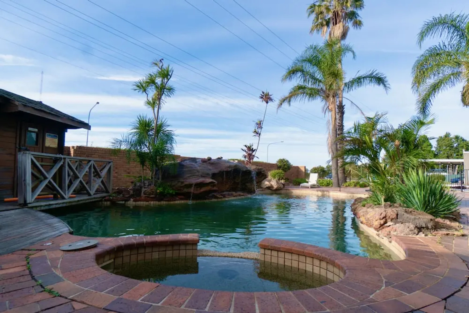 Lakeside Inn (ex. Oasis Resort & Village)