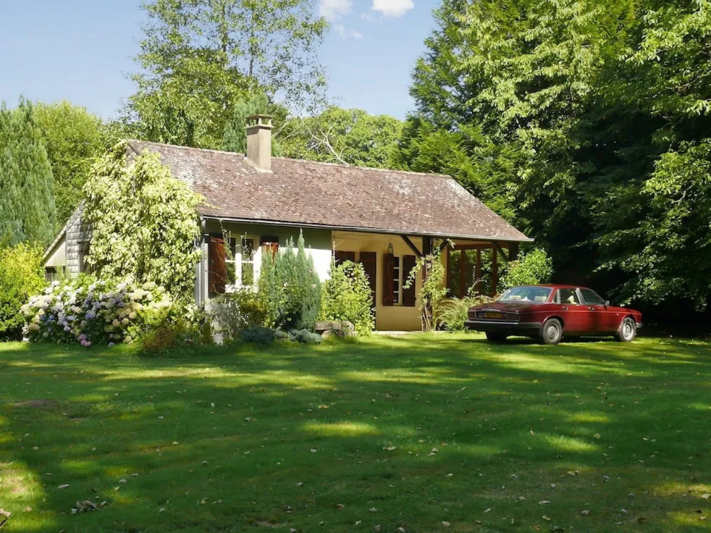 House With 2 Bedrooms in Lourdoueix Saint-pierre, With Wonderful Lake