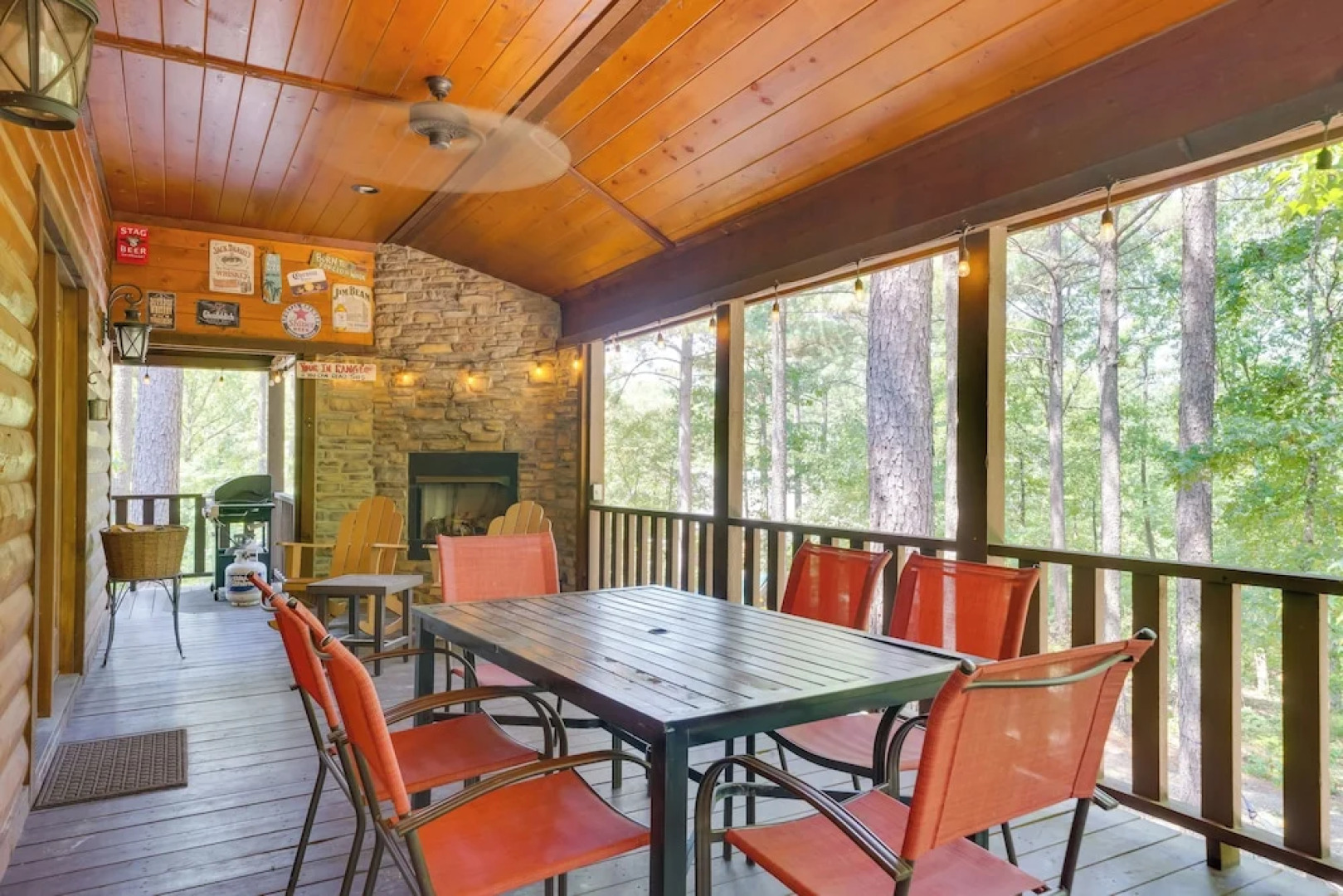 Broken Bow Escape w/ Hot Tub & Basketball Court!