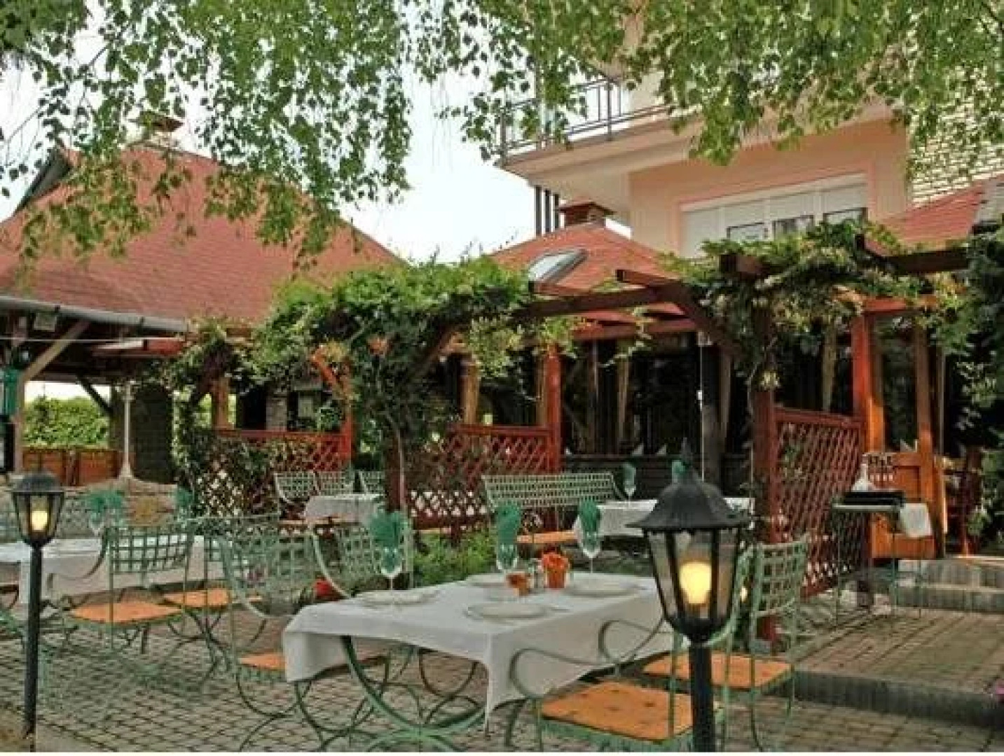 Fészek Apartmanház