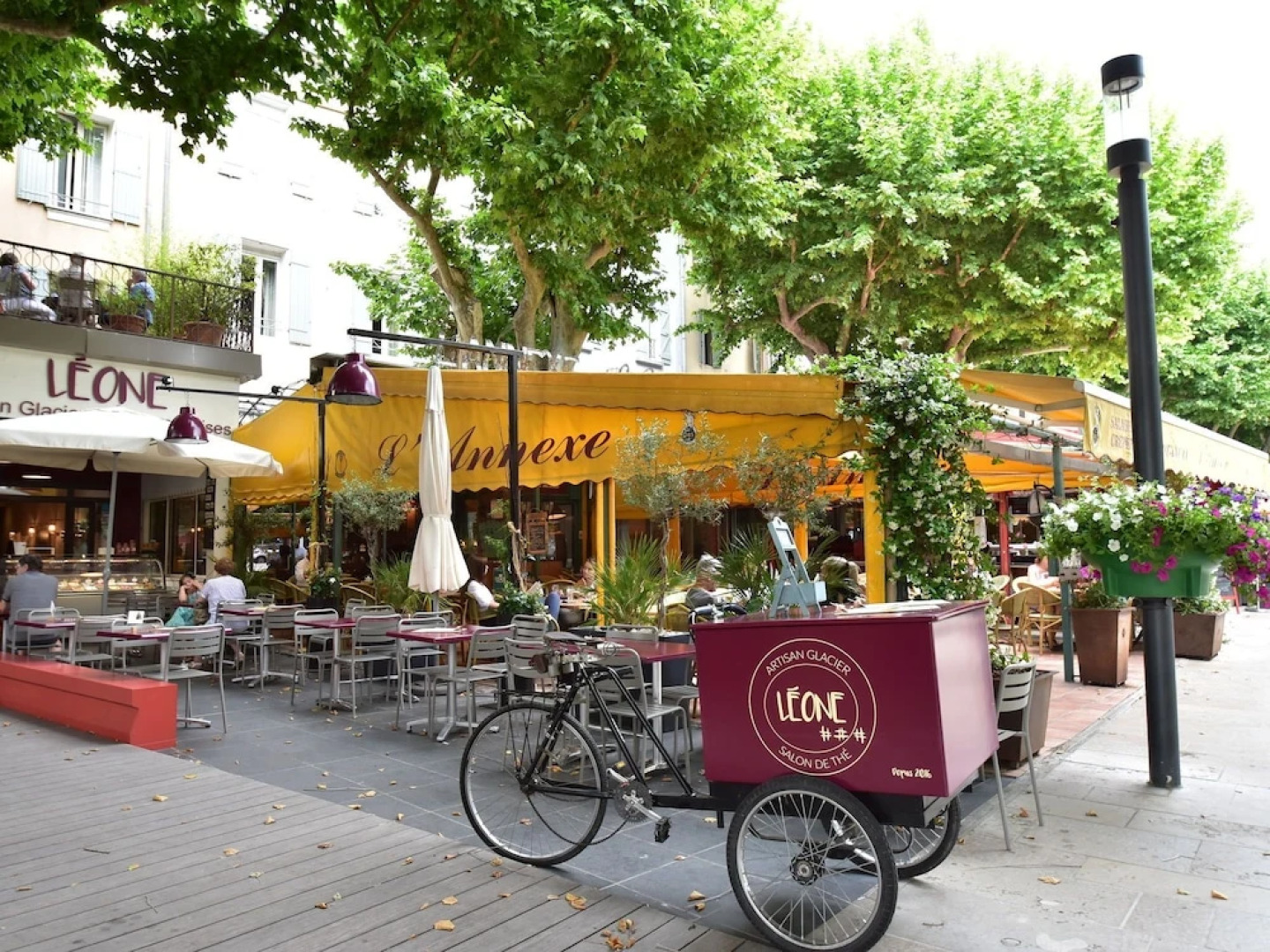 Private Infinity Pool, Beautiful View of Mont Ventoux, a Dream Spot!