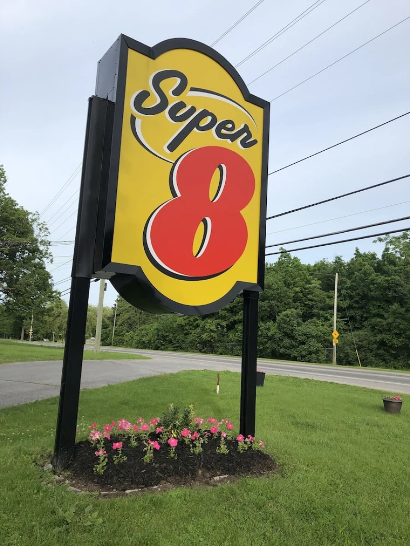 Super 8 Kingston