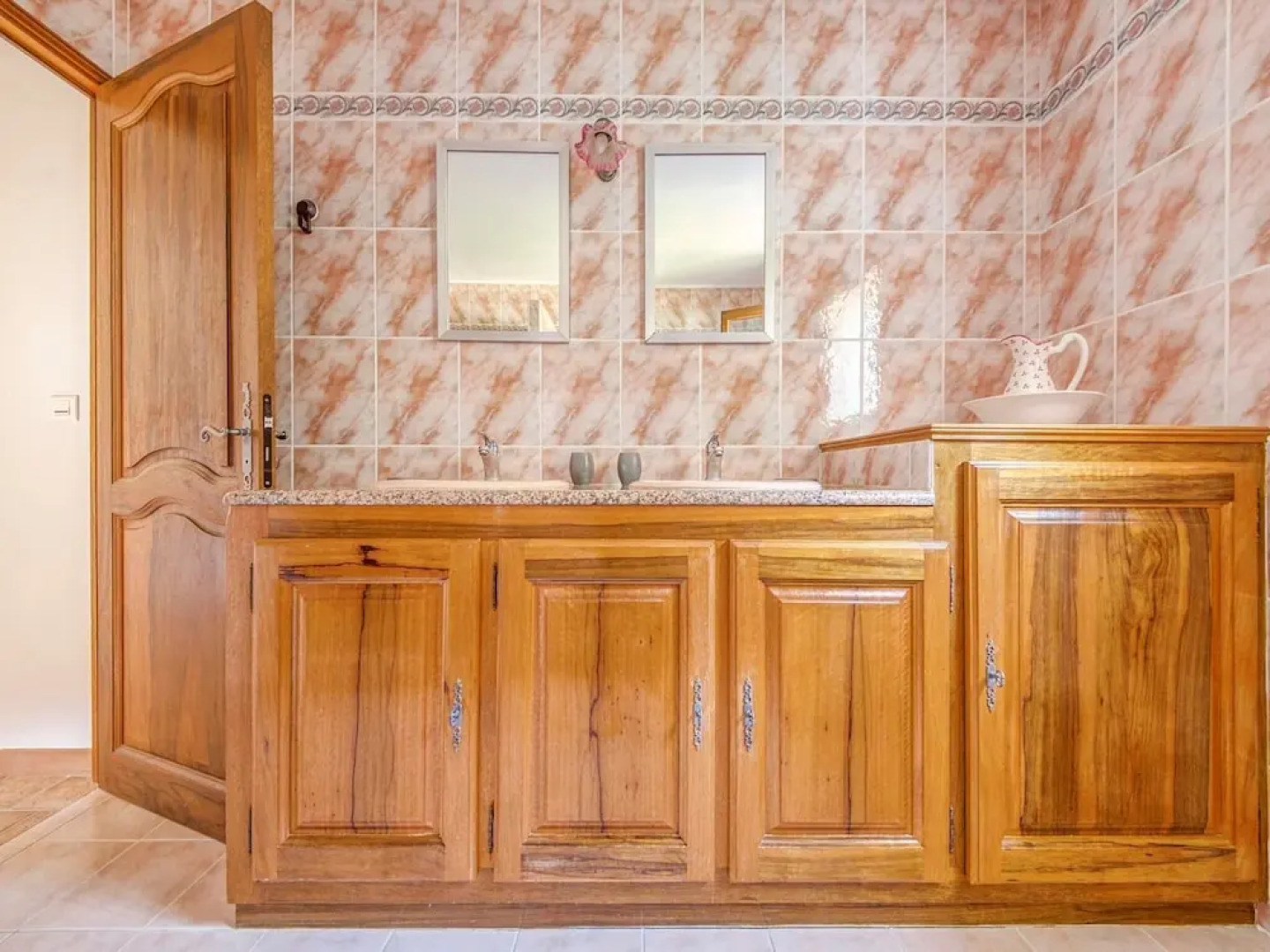 Alluring Holiday Home in Seguret With Private Swimming Pool