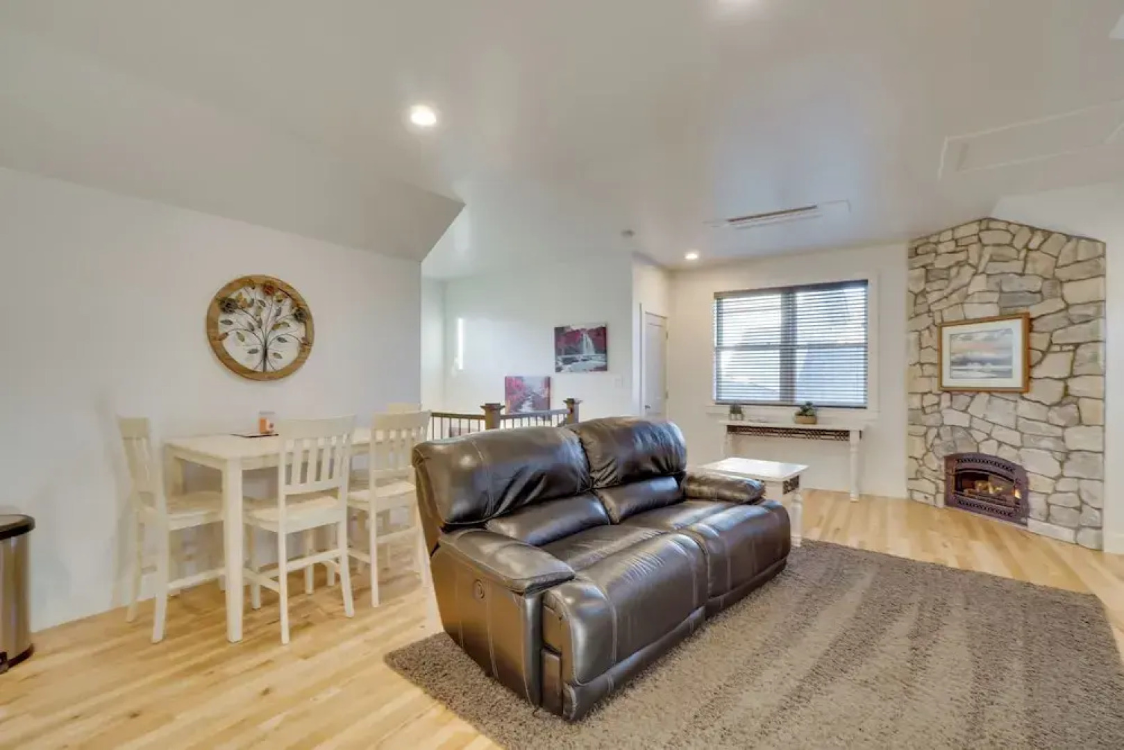 2 Mi to Town: Castle Rock Retreat w/ Fireplace!