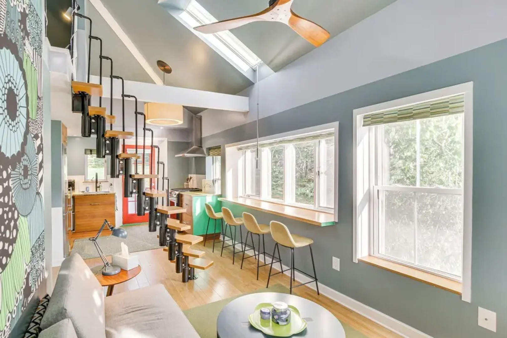 3 Mi to Boothbay Harbor: Coastal Colorful Home!