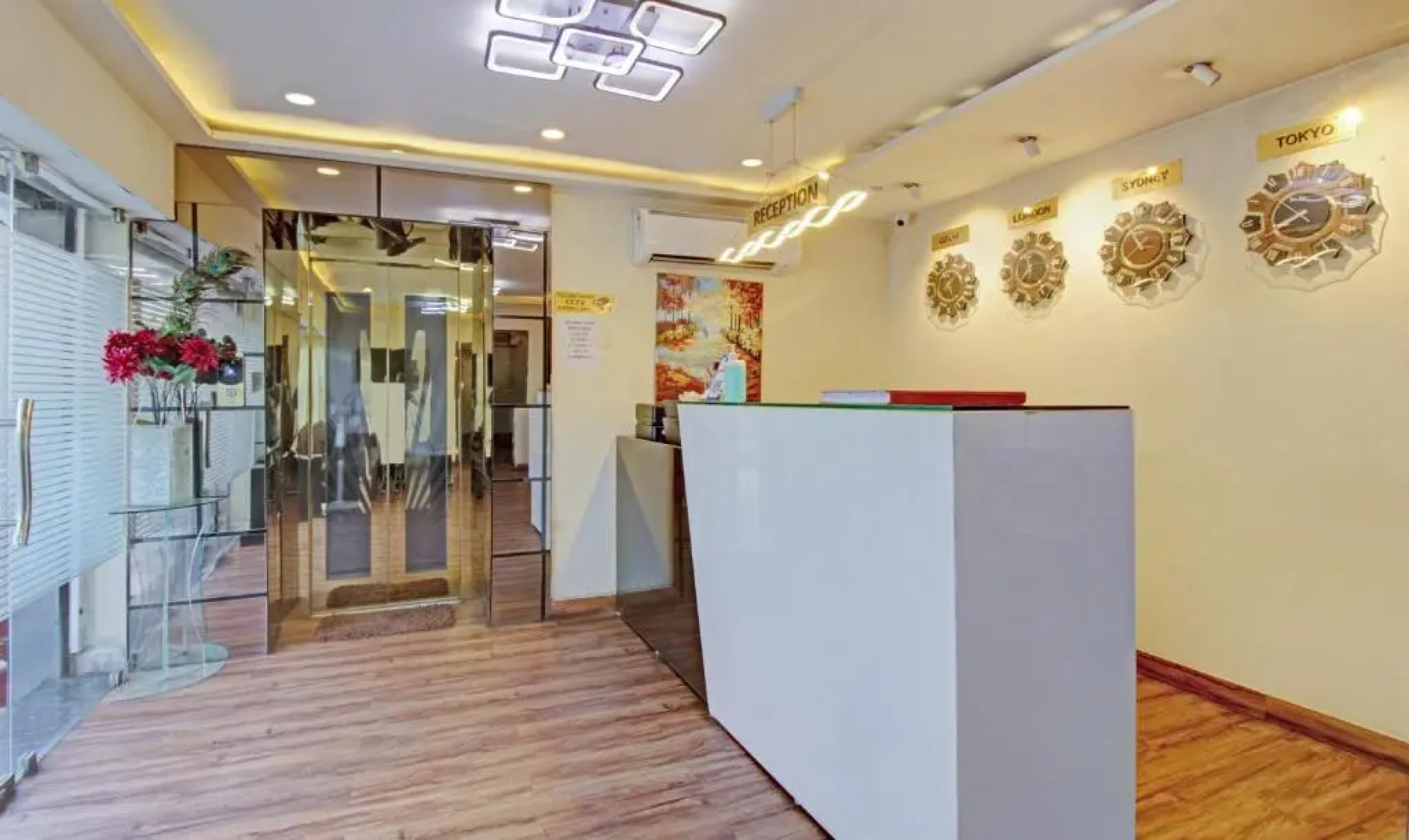 CAPITAL O64642 Hotel The Boss