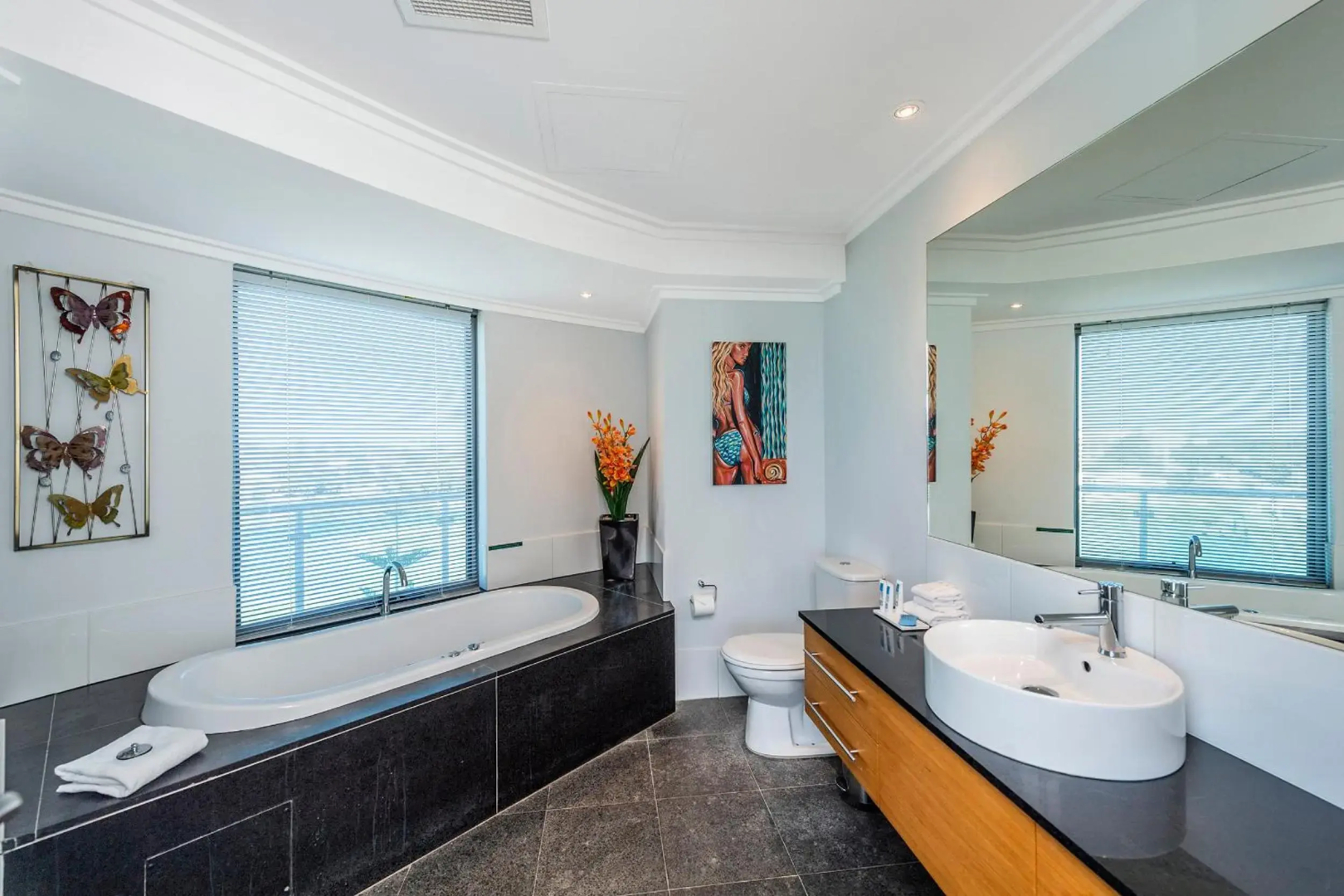 A 406 FANTASTIC OCEAN BEACH and MARINA VIEW APT - MANDURAH