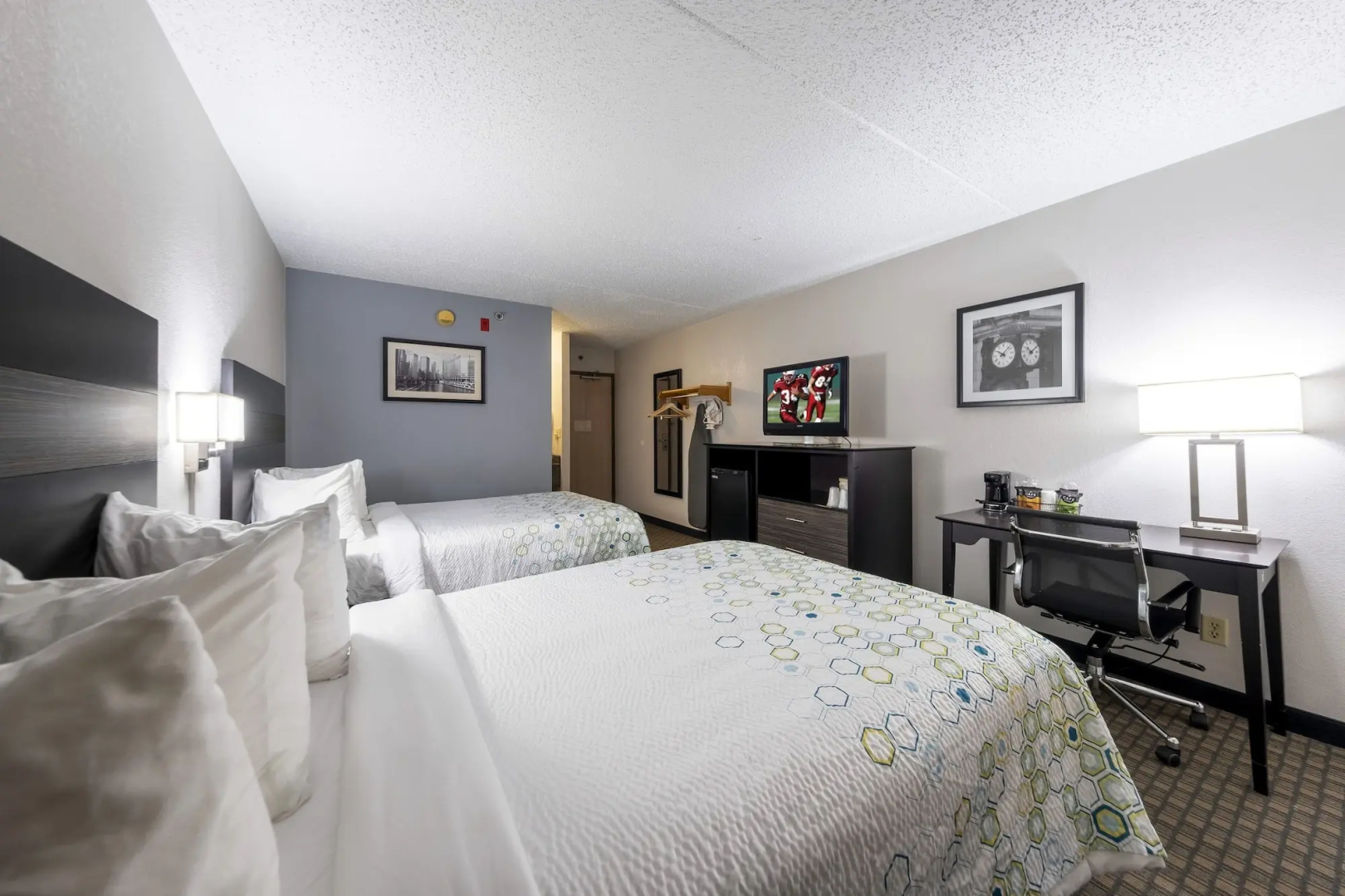 HomeTown Inn by Red Roof East Syracuse