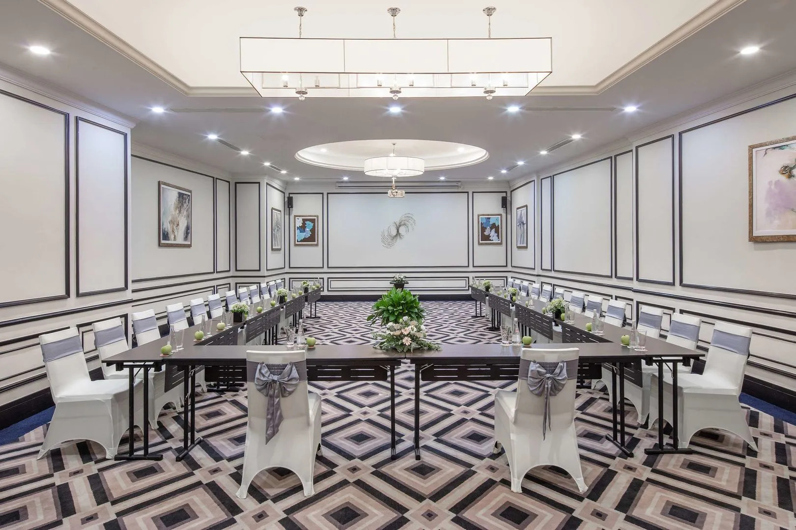 Отель Melia Vinpearl Nha Trang Empire