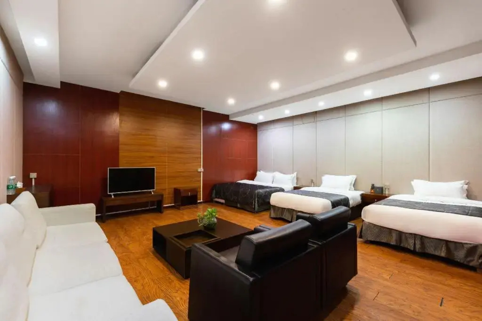 Chonpines Hotels·Caoqiao Metro Station