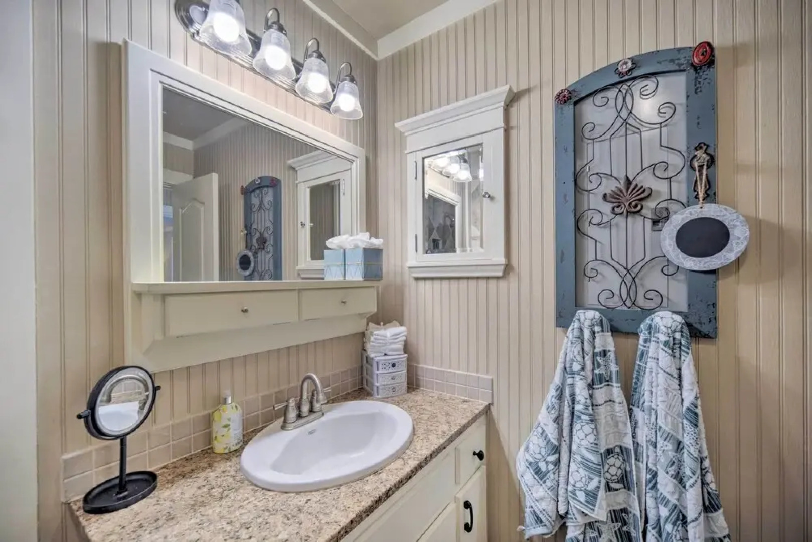 'the Petite Lake House' in Seguin w/ Patio!