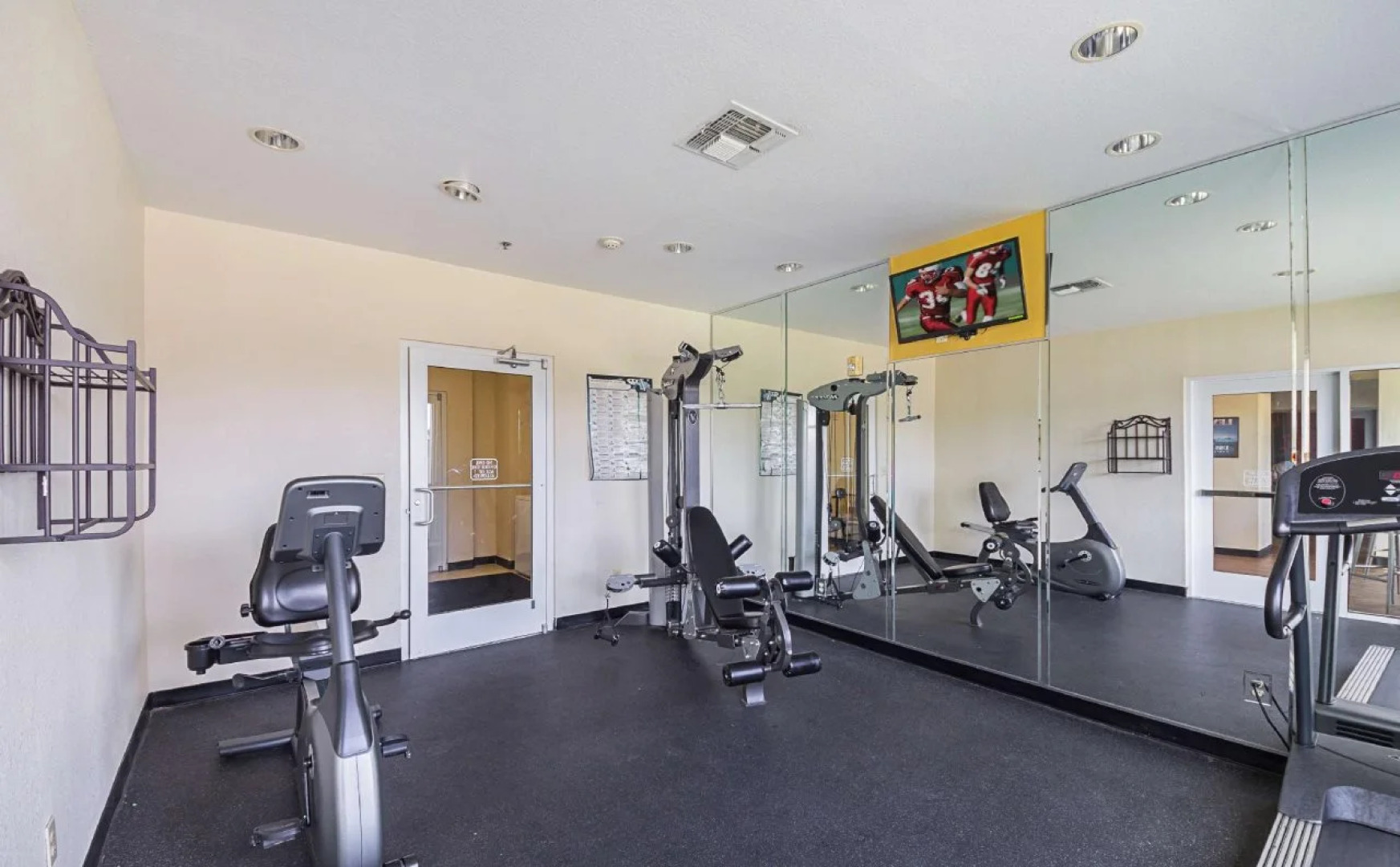 Red Roof Inn and Suites