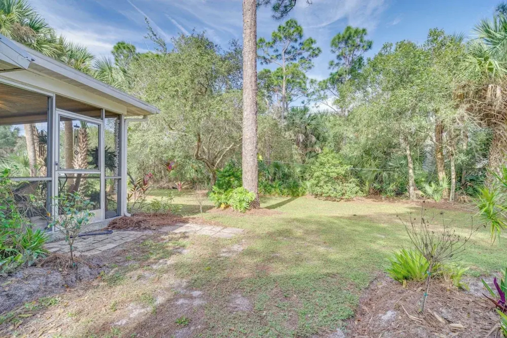 Sebastian Home w/ Screened Lanai: 8 Mi to Beach!