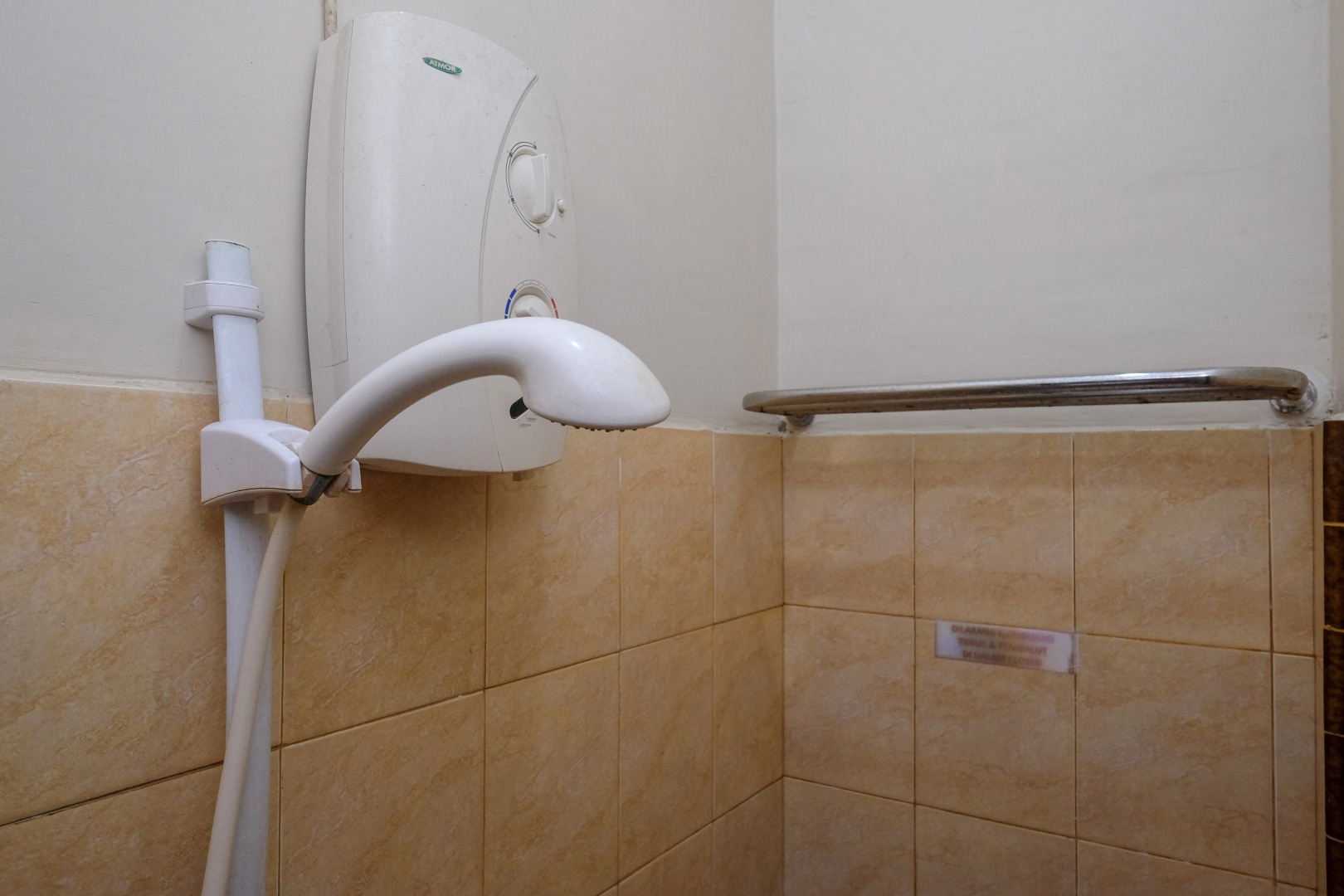 RedDoorz @ Hotel Rich Parepare near Pantai Mattirotasi