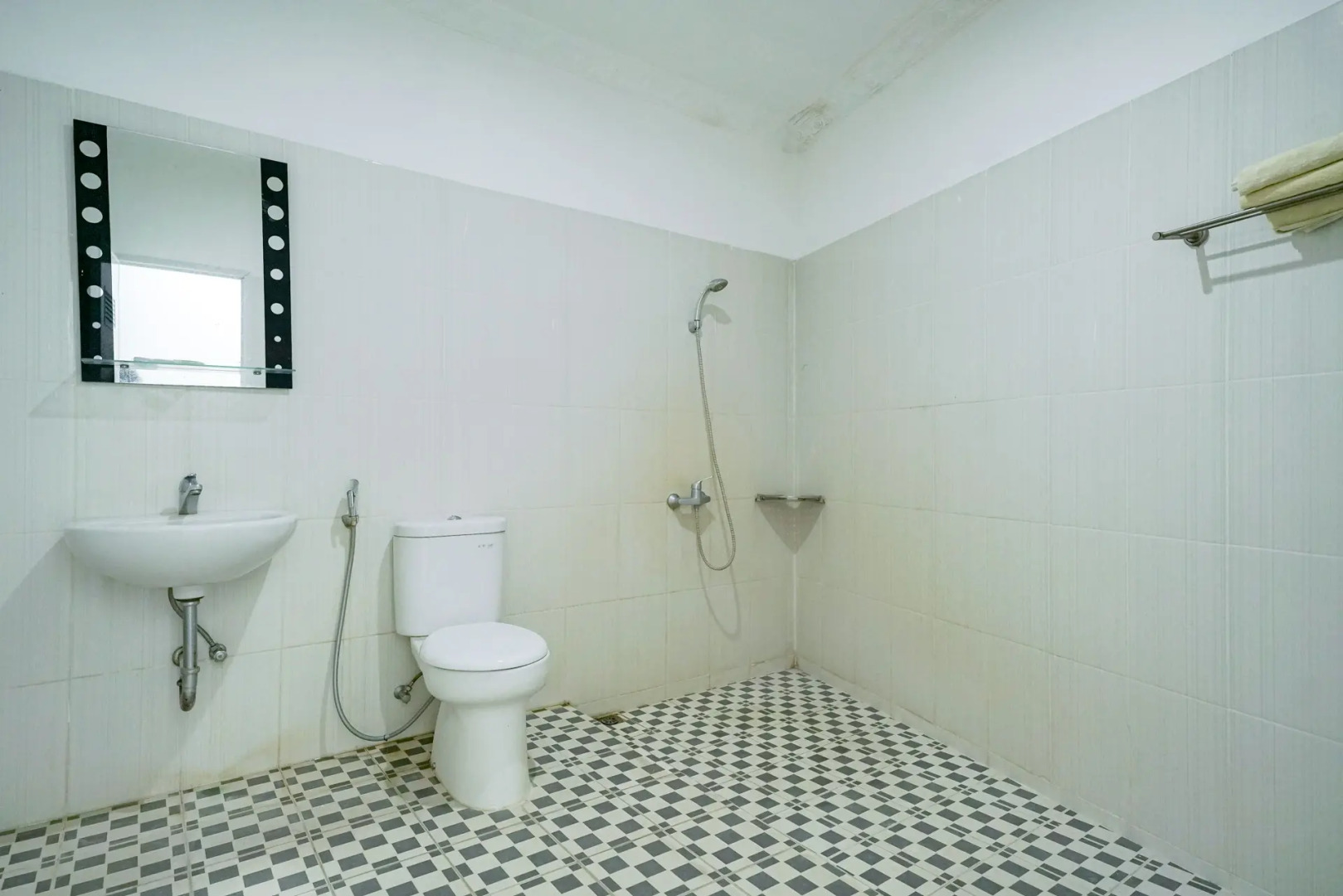 Urbanview Hotel Ratu Kuring Gisting