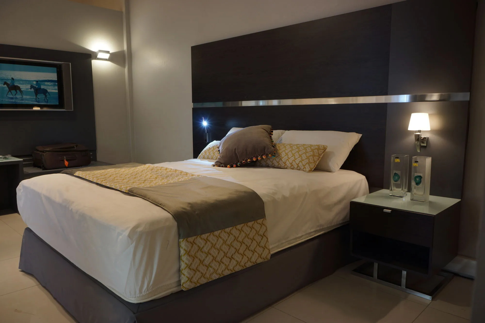 Hotel 2001