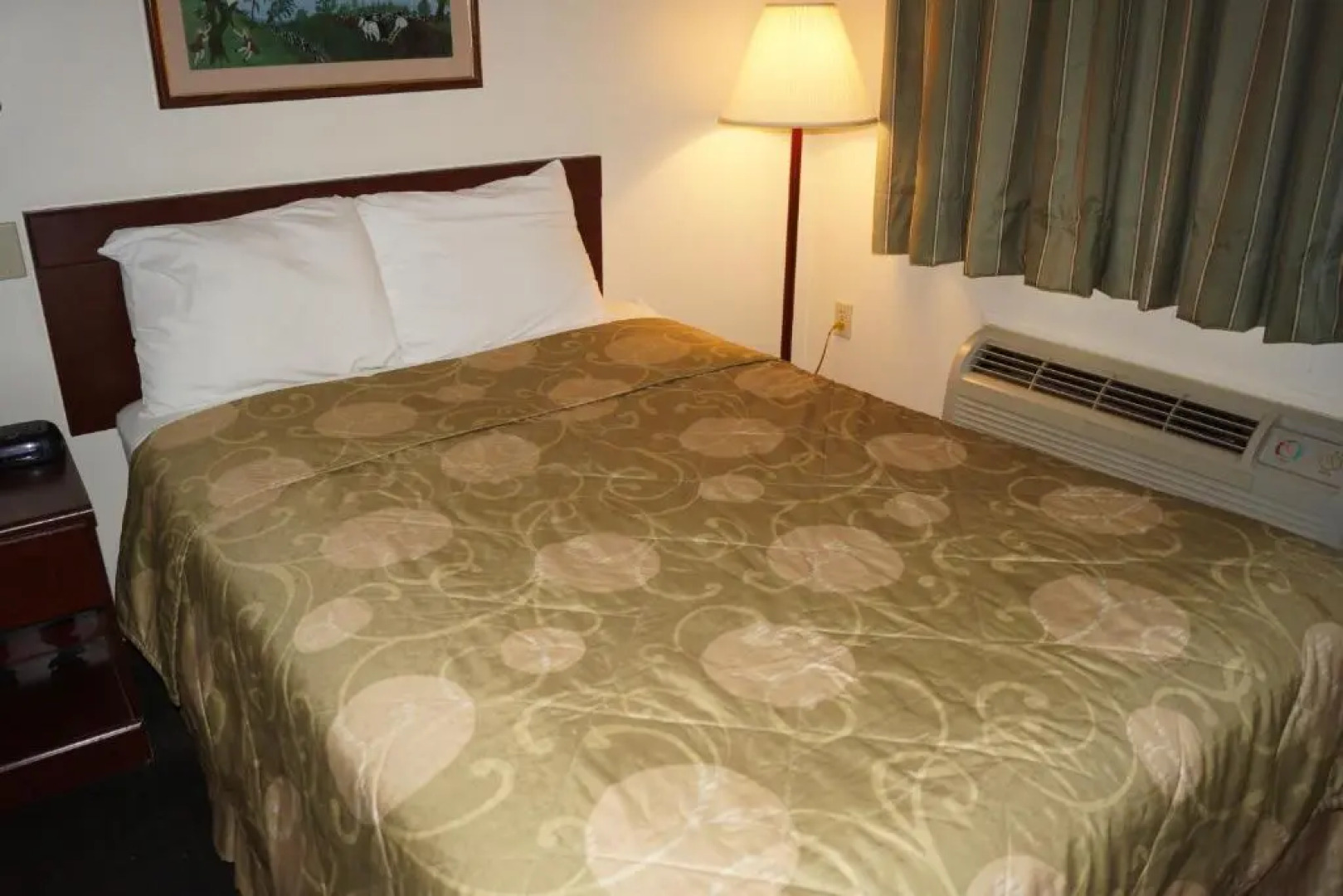Country Squire Inn & Suites