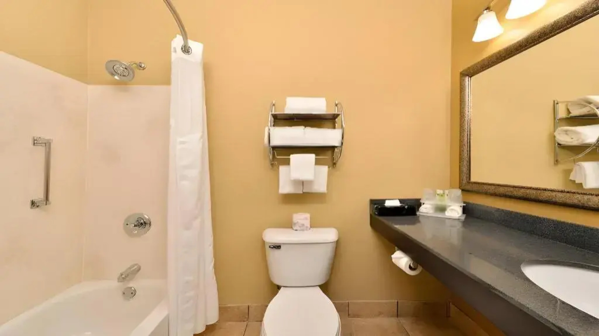 Comfort Inn & Suites Sharonville - Cincinnati North