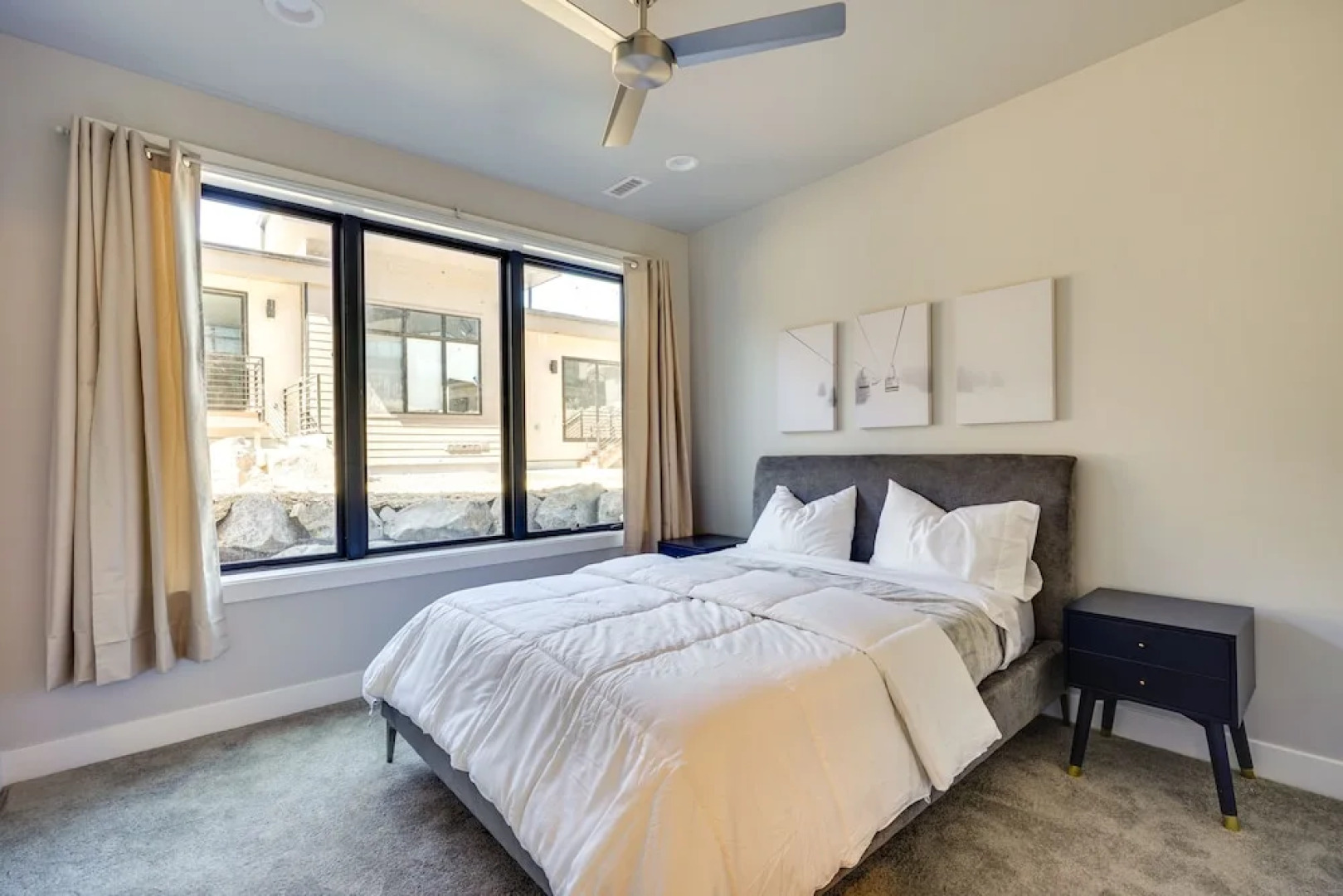 Hideout Haven: Luxe Retreat w/ Lake View & Hot Tub