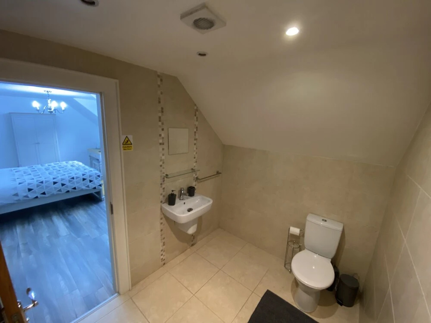 Rostrevor Valley Holiday Park- En-suite Rooms with Hot tub and Private Car Service