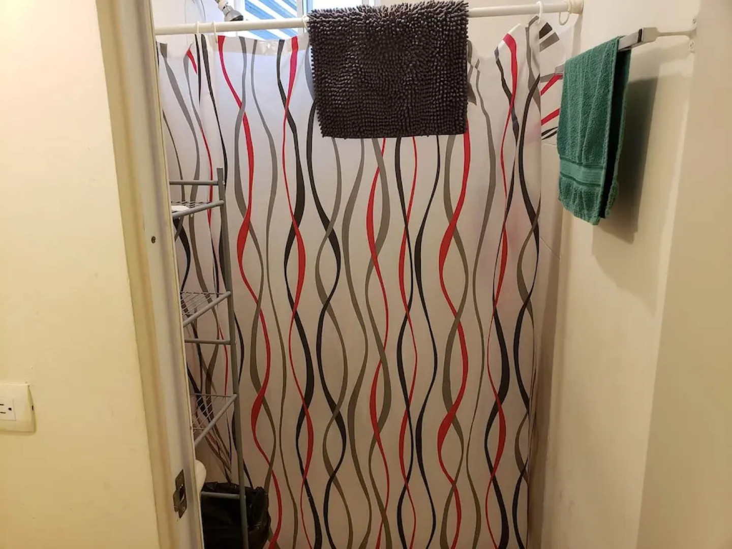 Comfortable Apartment, Secure and Private Complex, With Perimeter Fence