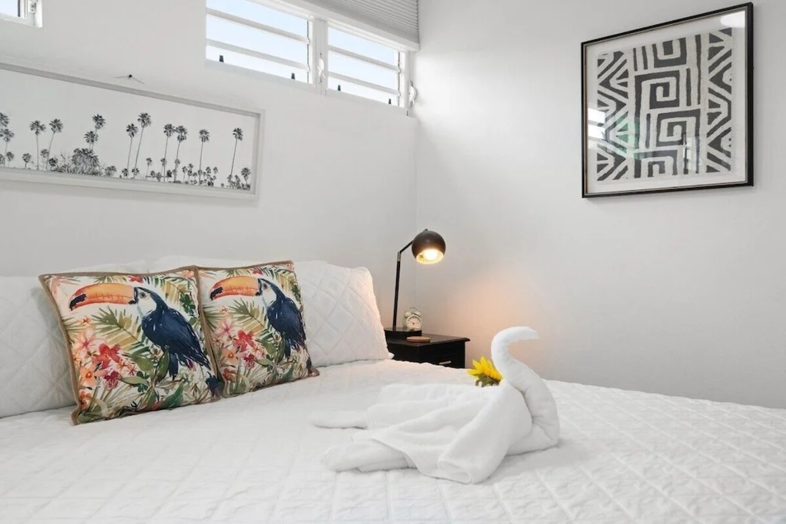 Walk to Beach or Swim in the Pool, 4 Bedrooms 4 Home by Redawning