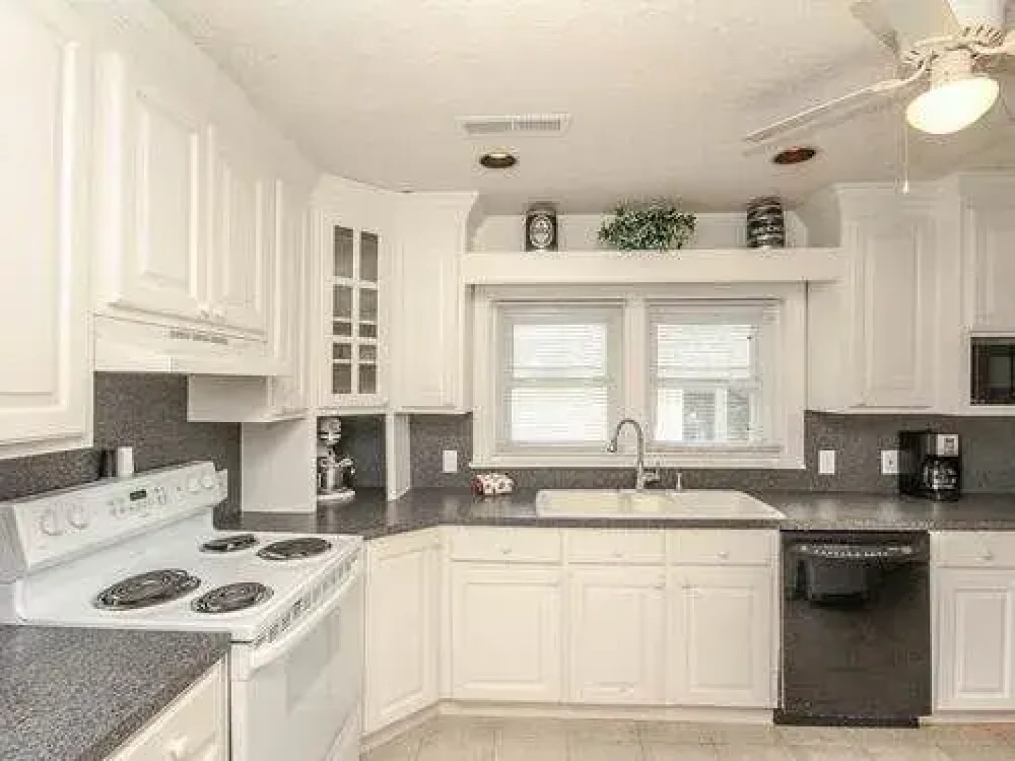 Ocean Boulevard 511 by RedAwning