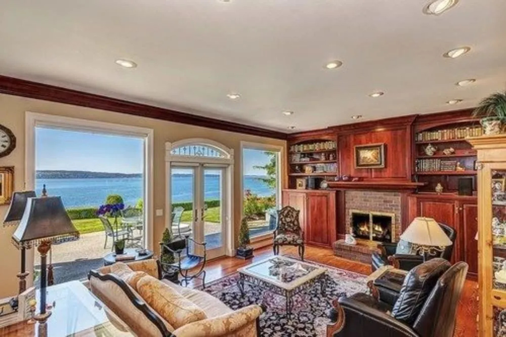 Sea Mist Waterfront Inn