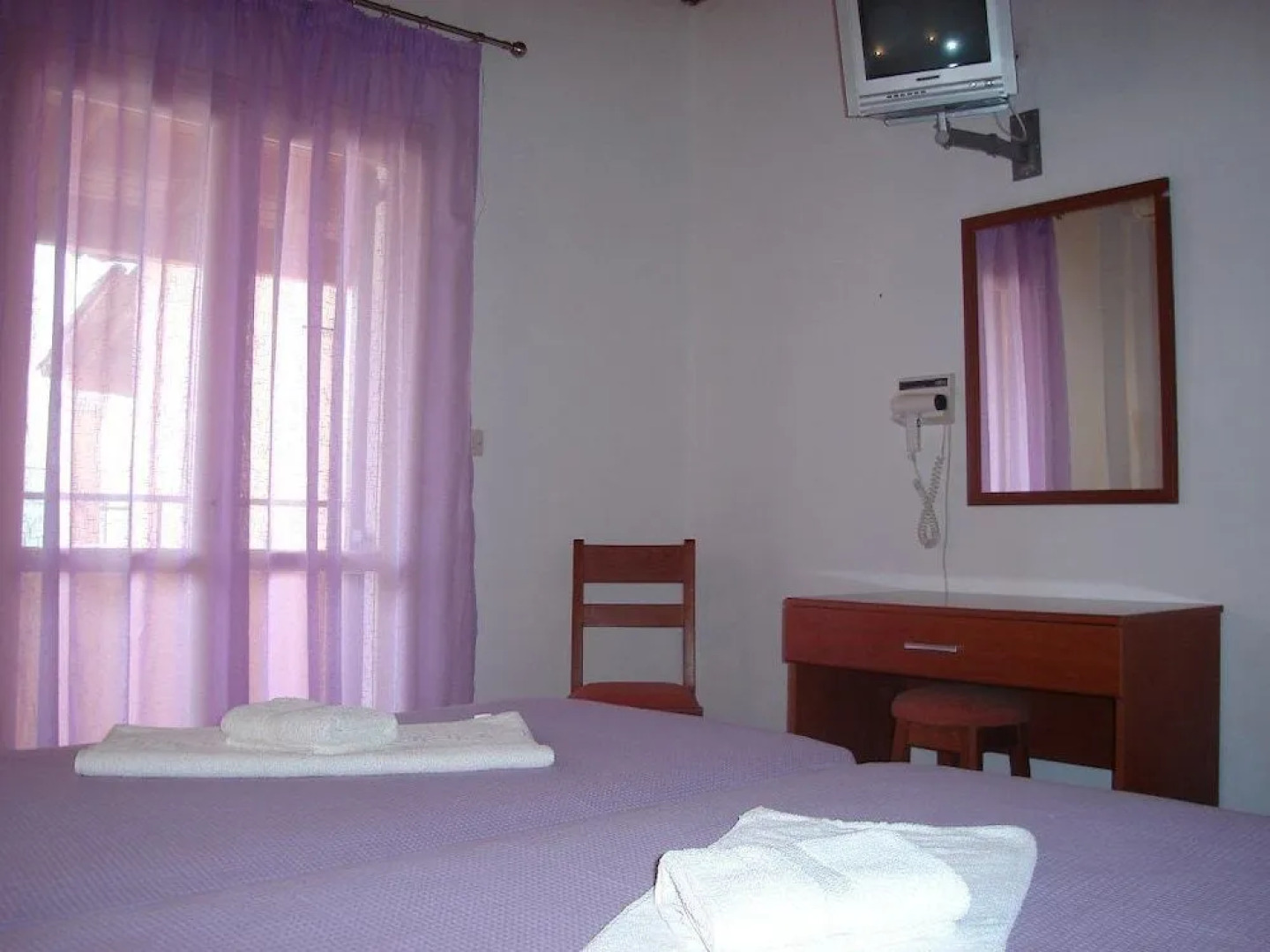 Biscoutsis Apartments & Studios