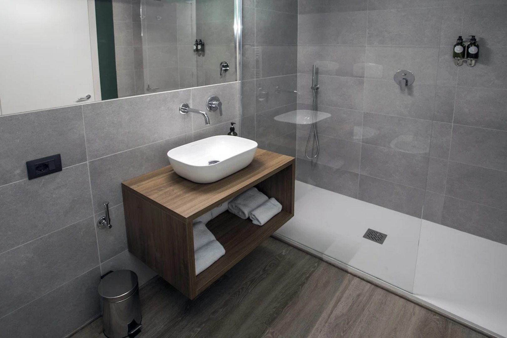 Moody smart & comfy Hotel