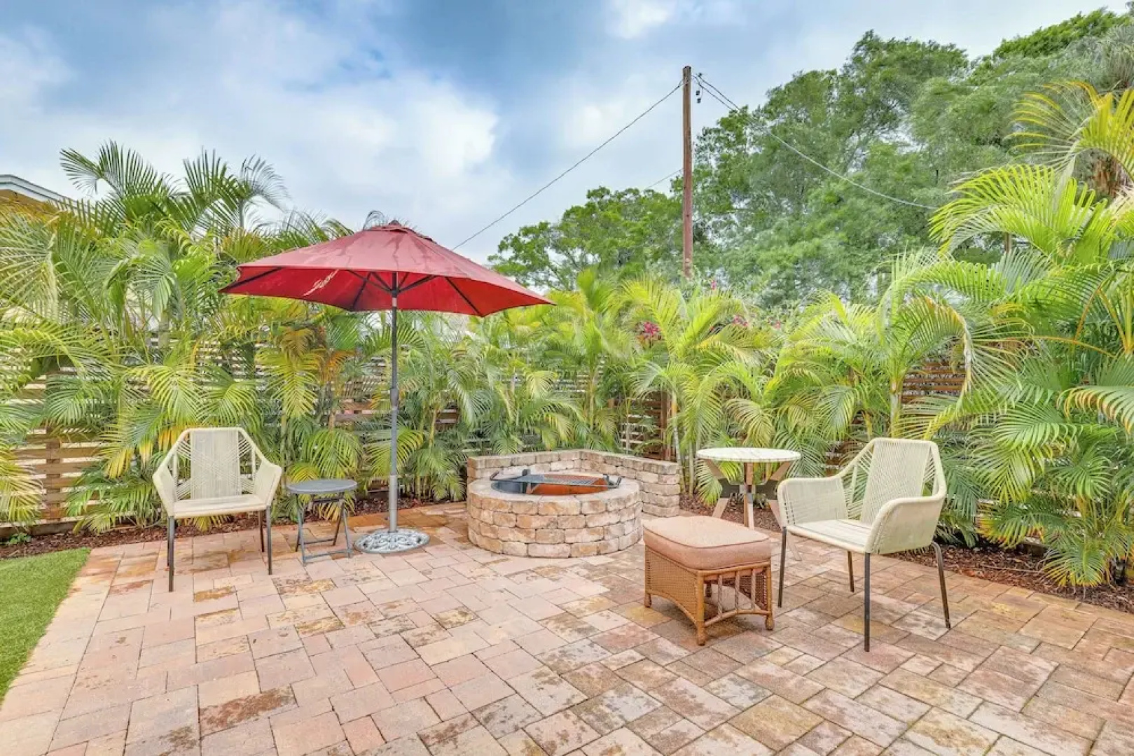 Tampa Home w/ Fire Pit, Yard, Cornhole + More!
