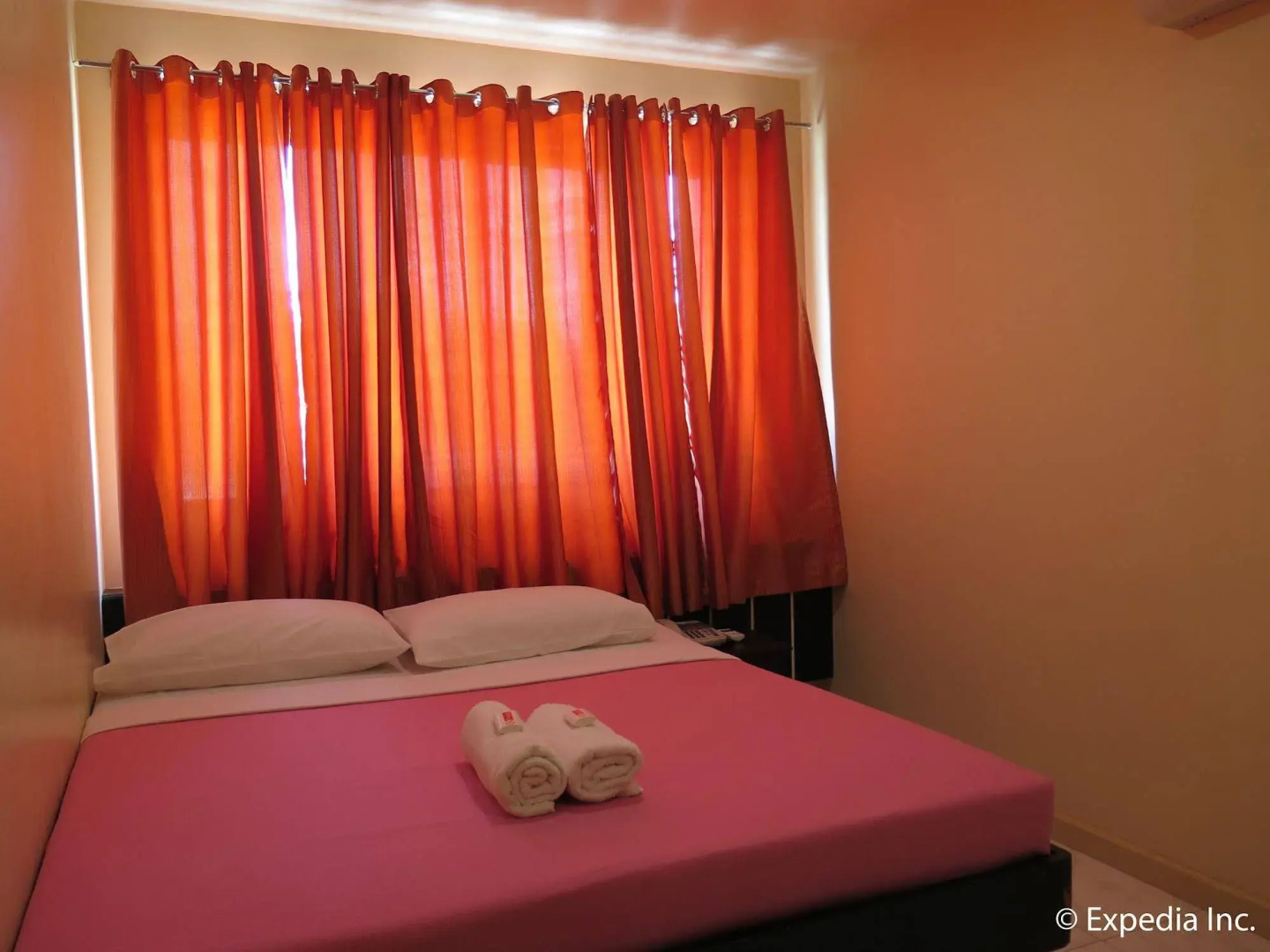 Royale House Hotel Davao powered by Cocotel