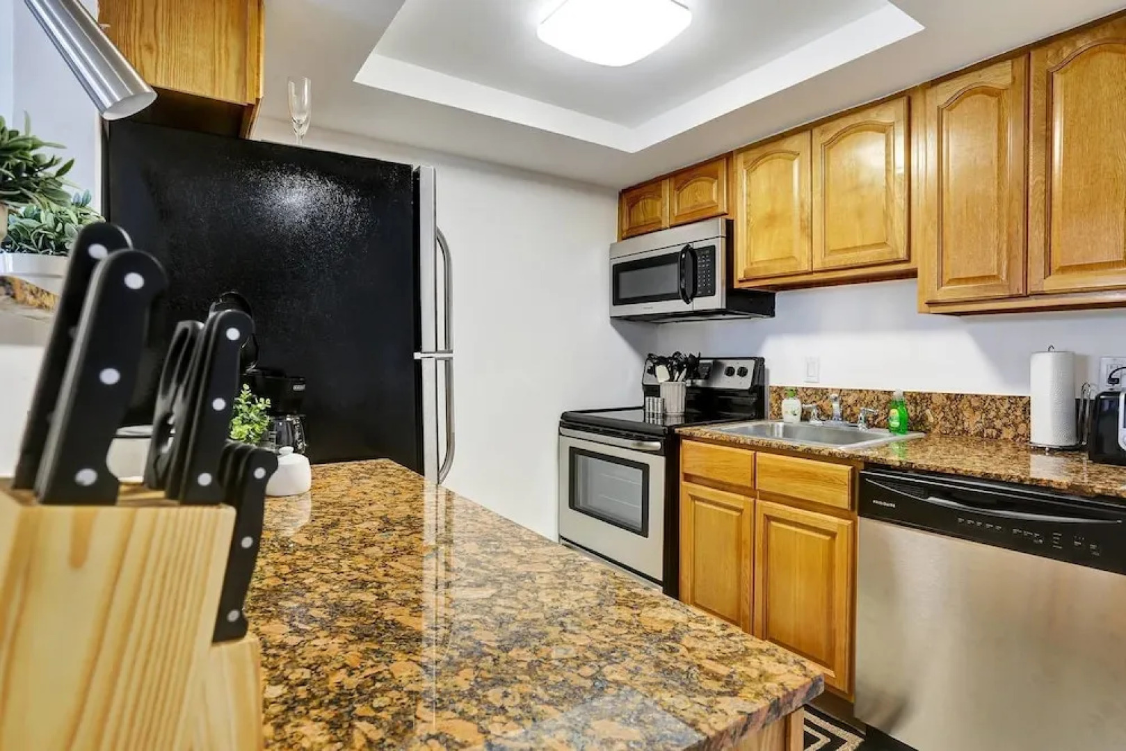 Stylish & Unique 1 BR Designer Waterview APT