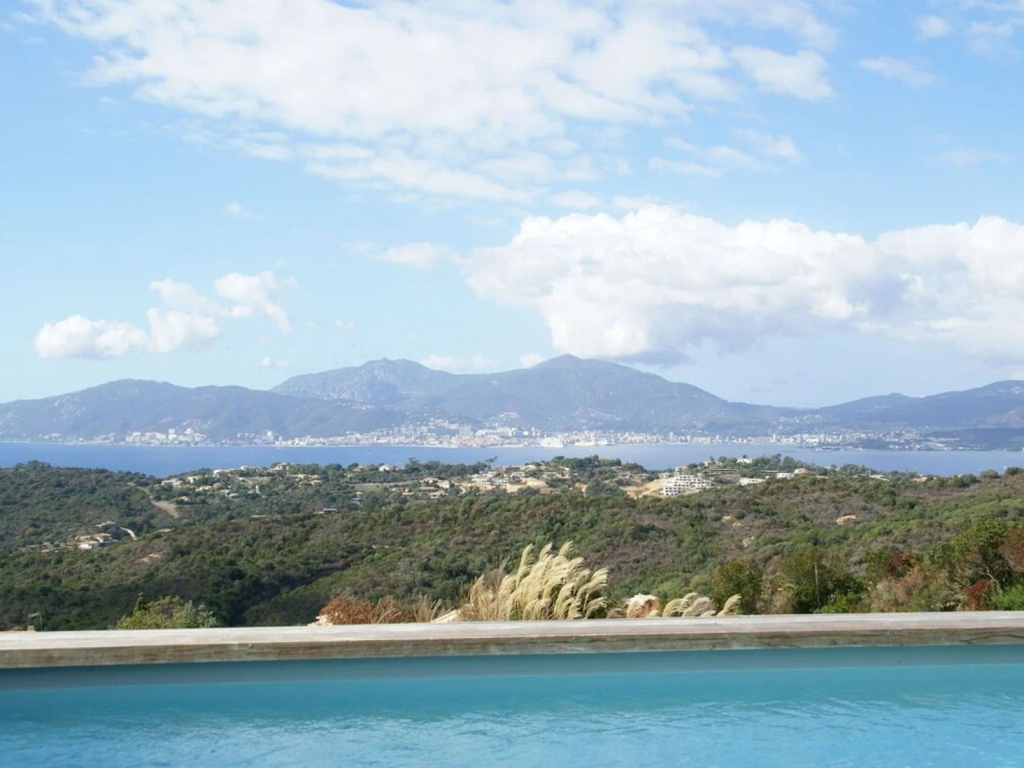 Spacious Villa in Albitreccia with Swimming Pool