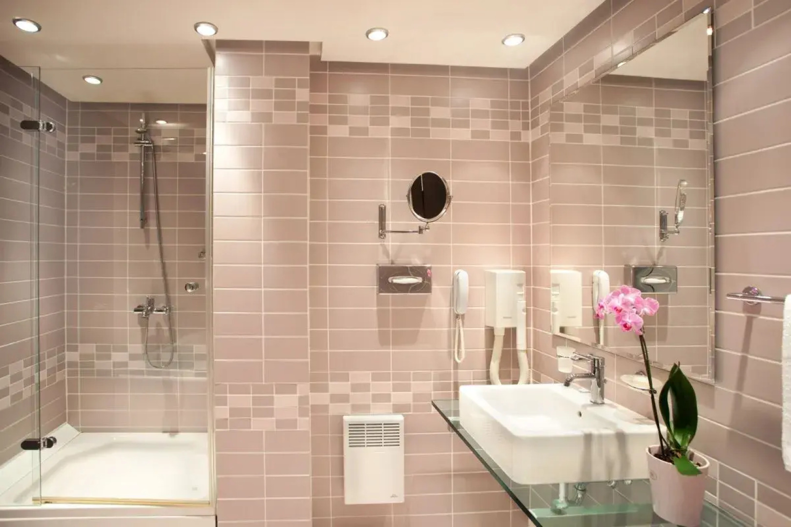 Rosslyn Central Park Hotel