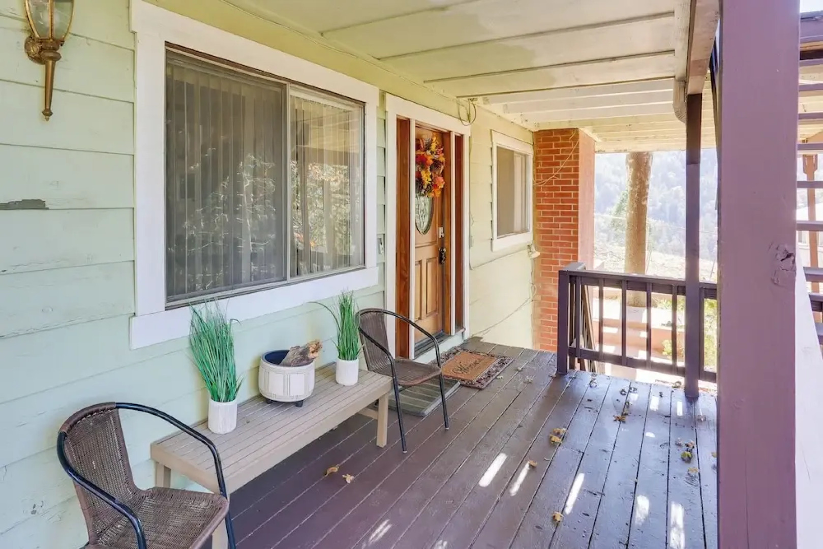 Spacious Crestline Retreat: 1 Mi to Lake Gregory